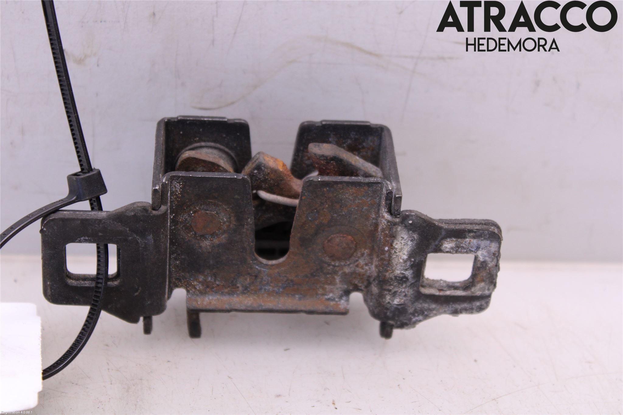 Jaguar F-PACE Huvlås