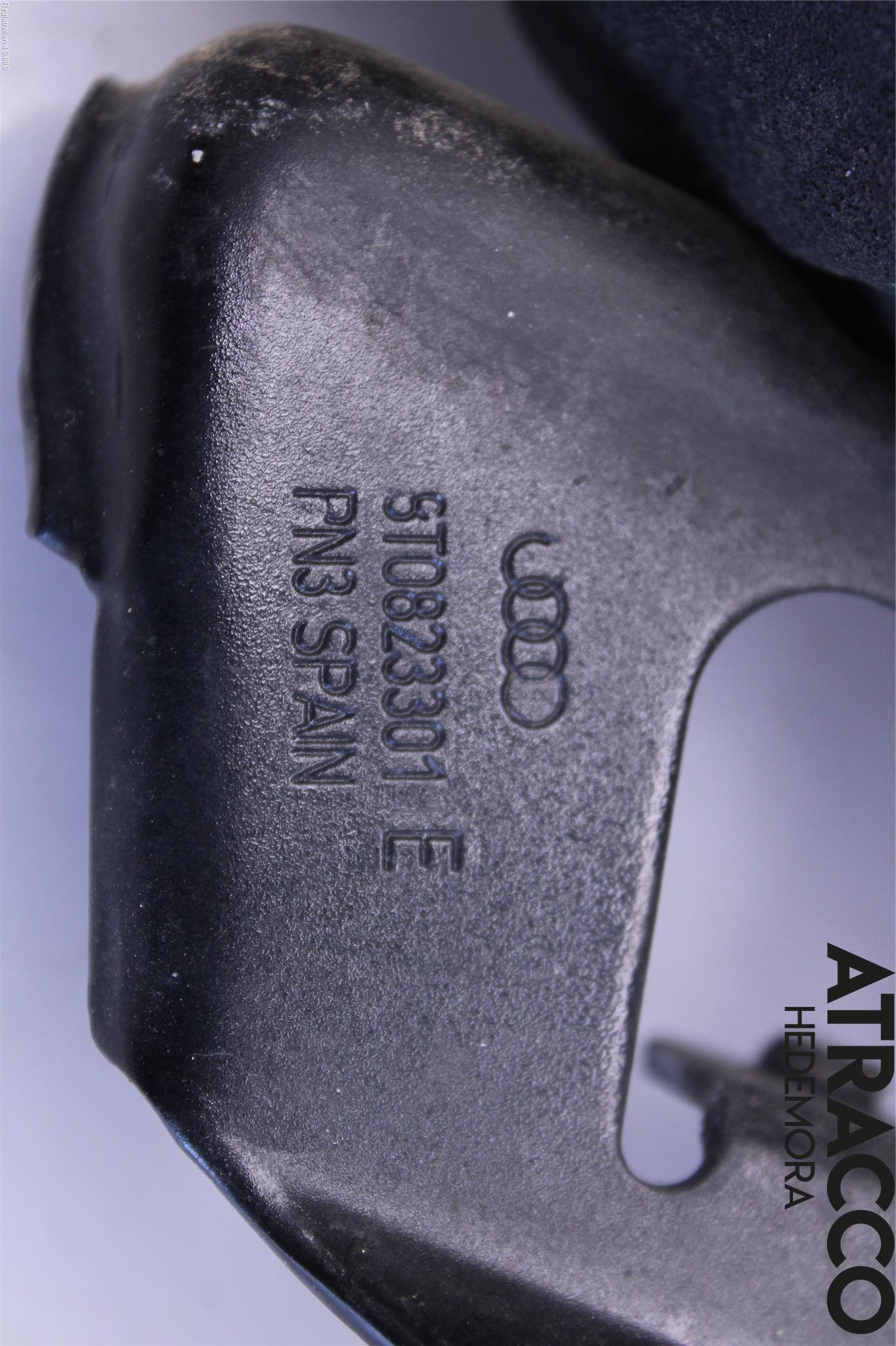 Audi A5 07-16 Huvgångjärn