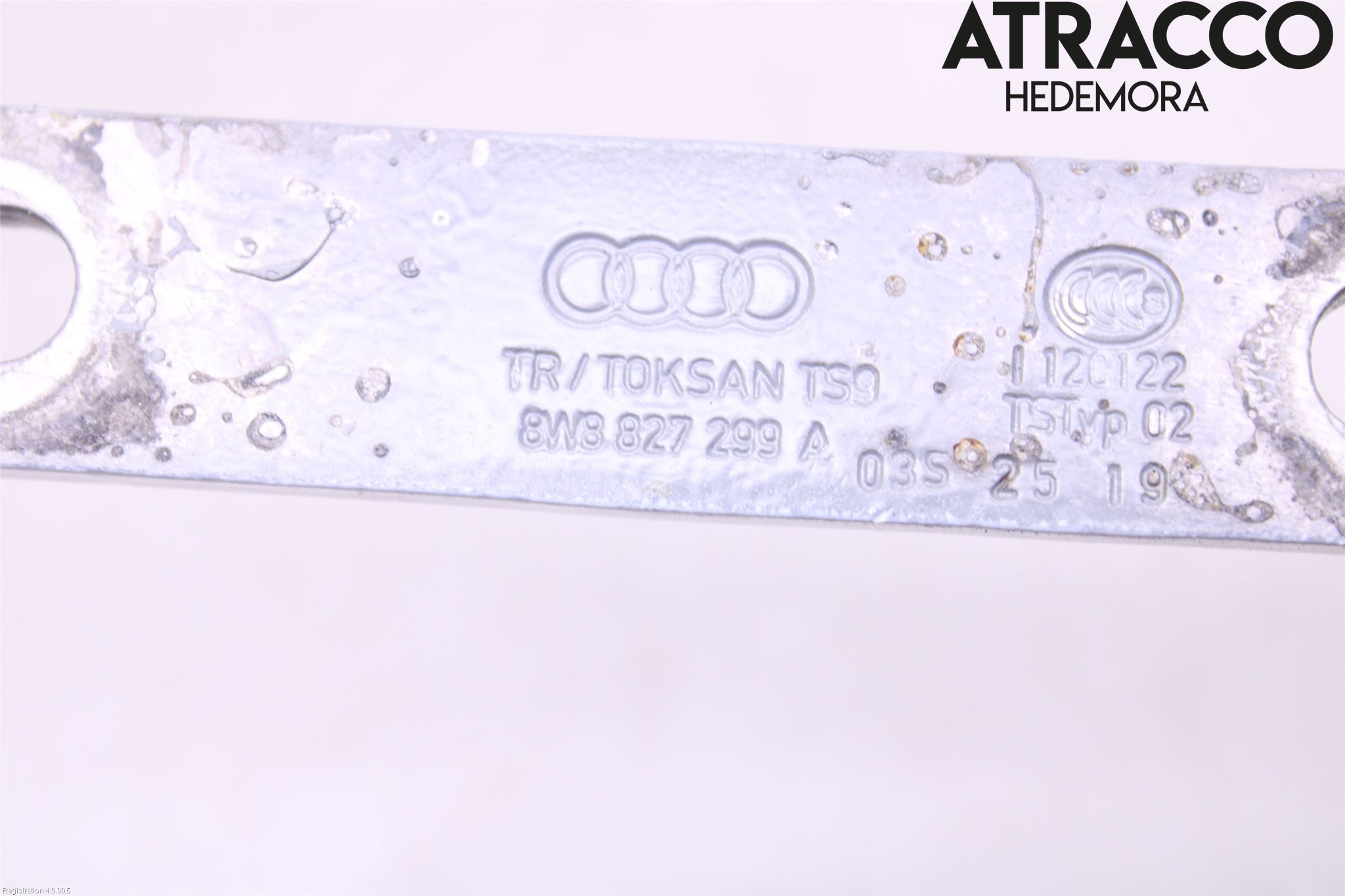 Audi A5 17- Bakluckegångjärn Vä