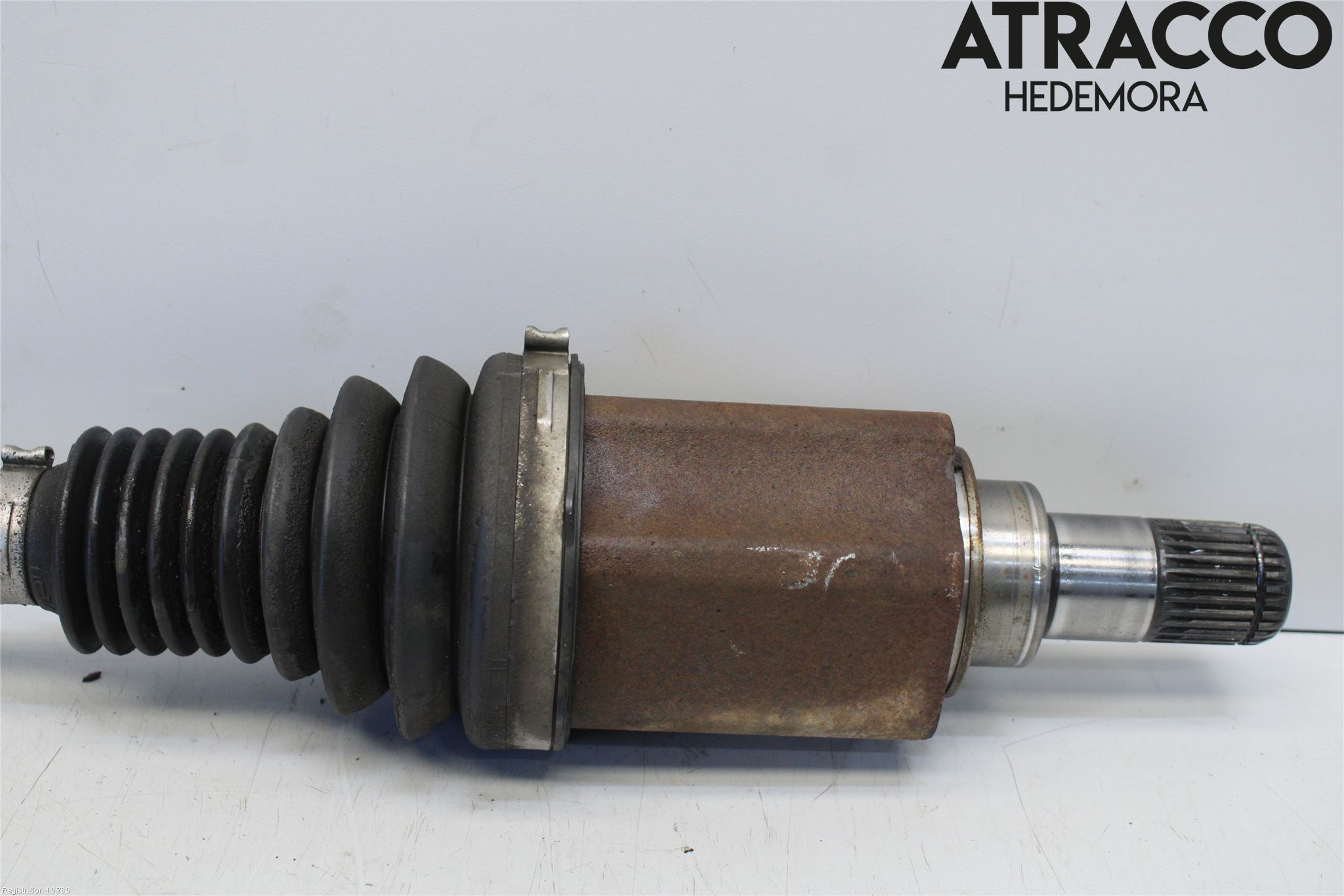 BMW 3 F30/F31/F80 12-19 Drivaxel Fram Vänster