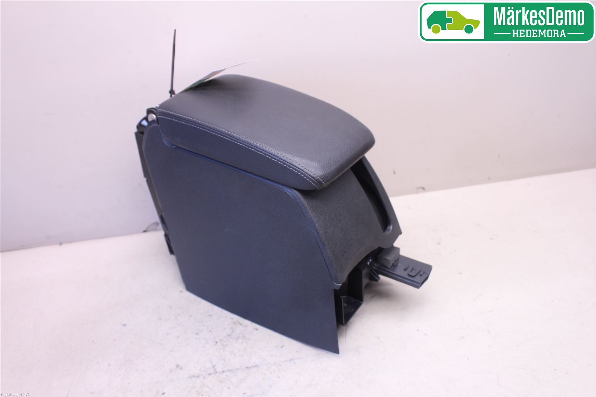 Volkswagen VW SCIROCCO 09-17 Inredning Armstöd