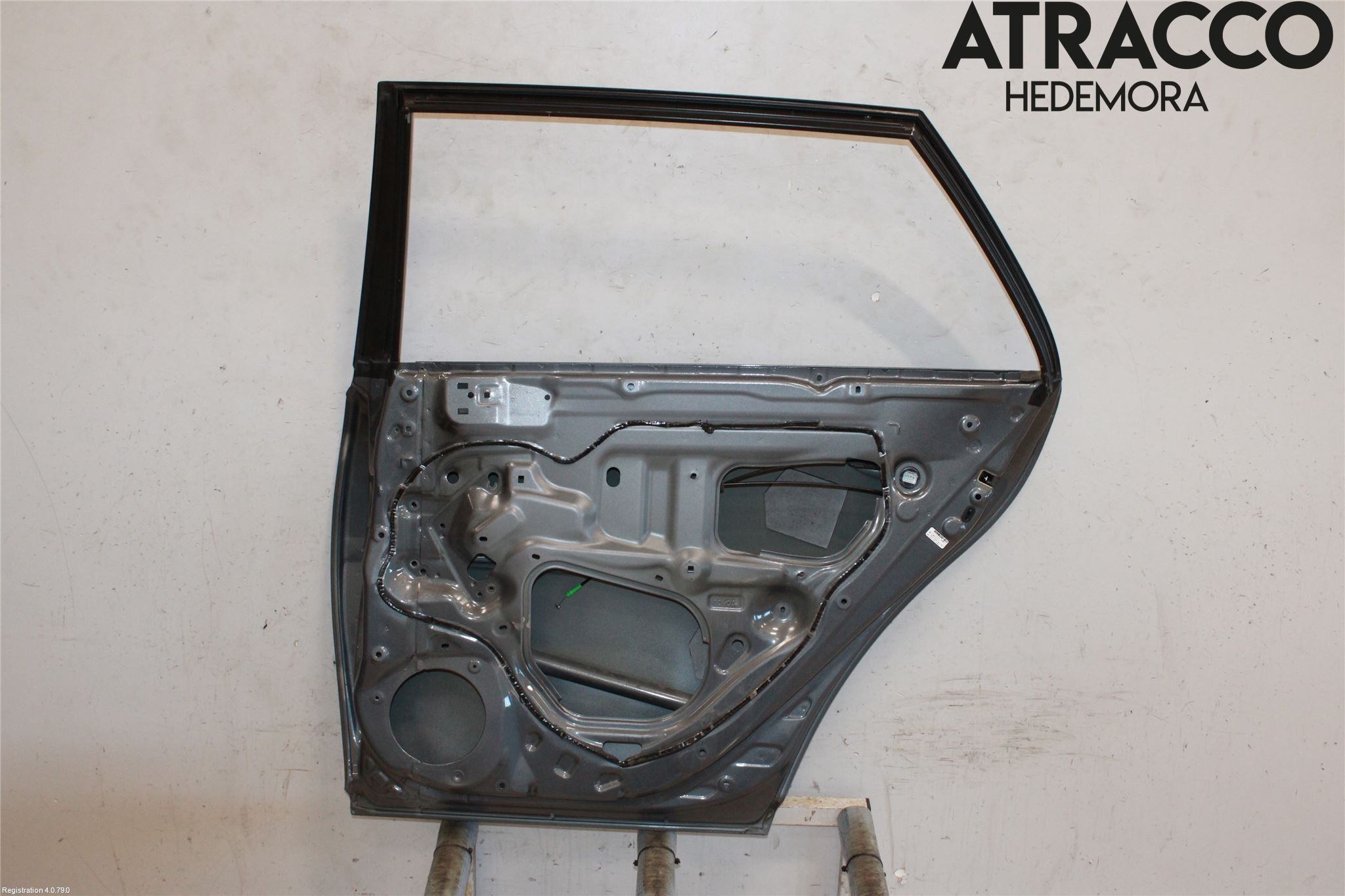 Toyota AVENSIS 03-06 Dörr Bak Höger
