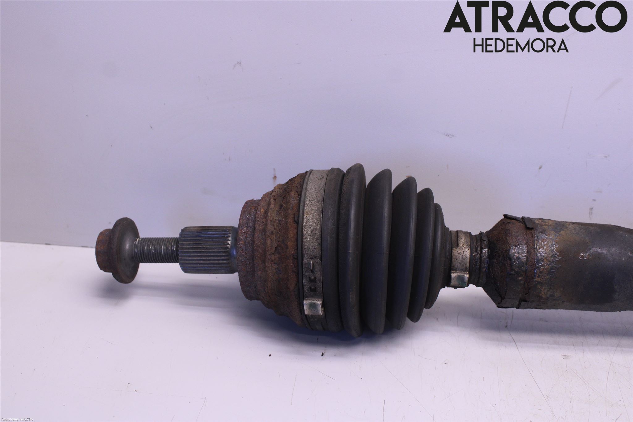 Volkswagen VW PASSAT 11-14 Drivaxel Fram Höger