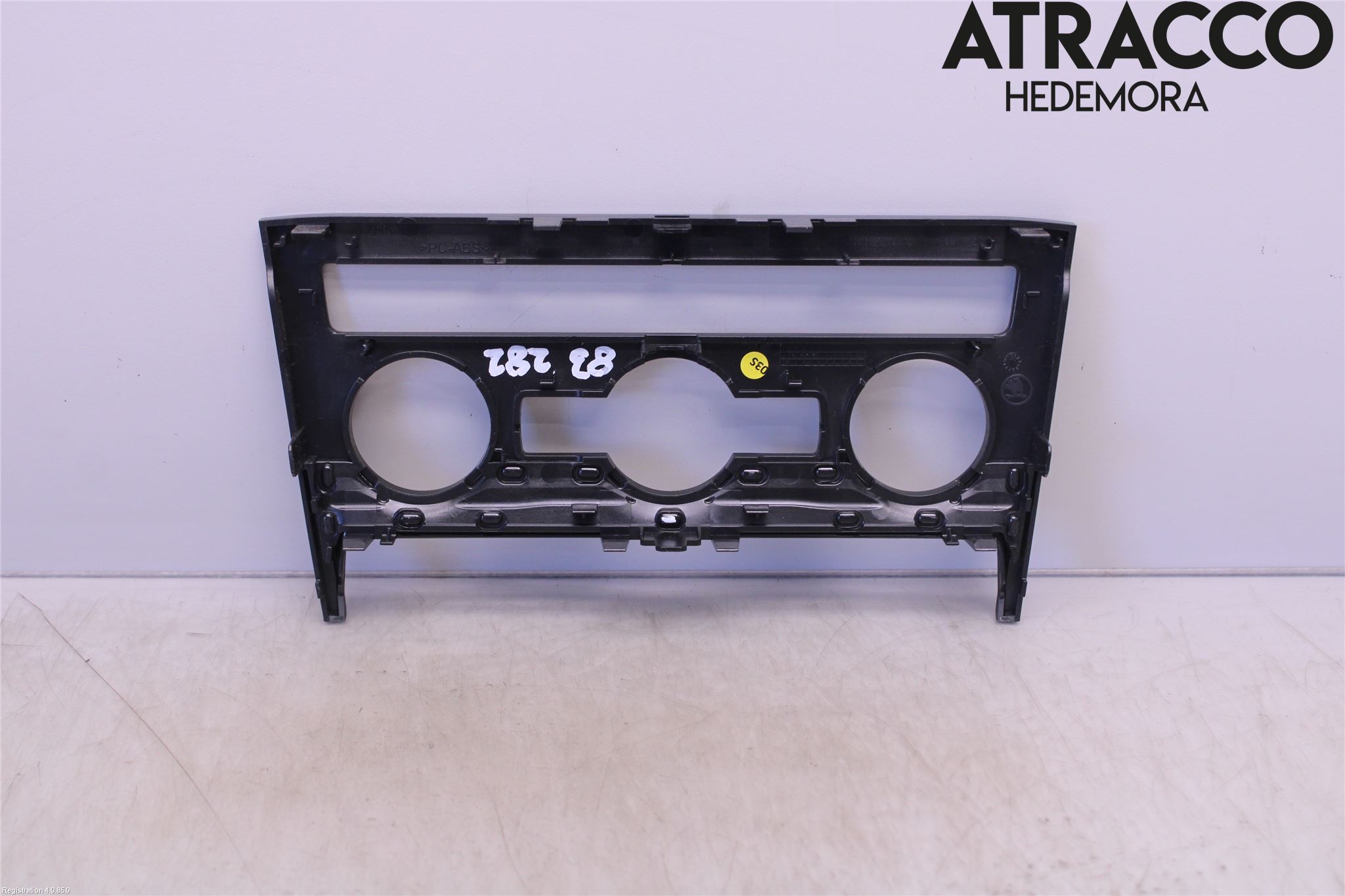 Skoda KODIAQ 17-24 Instrument-Radio Sarg