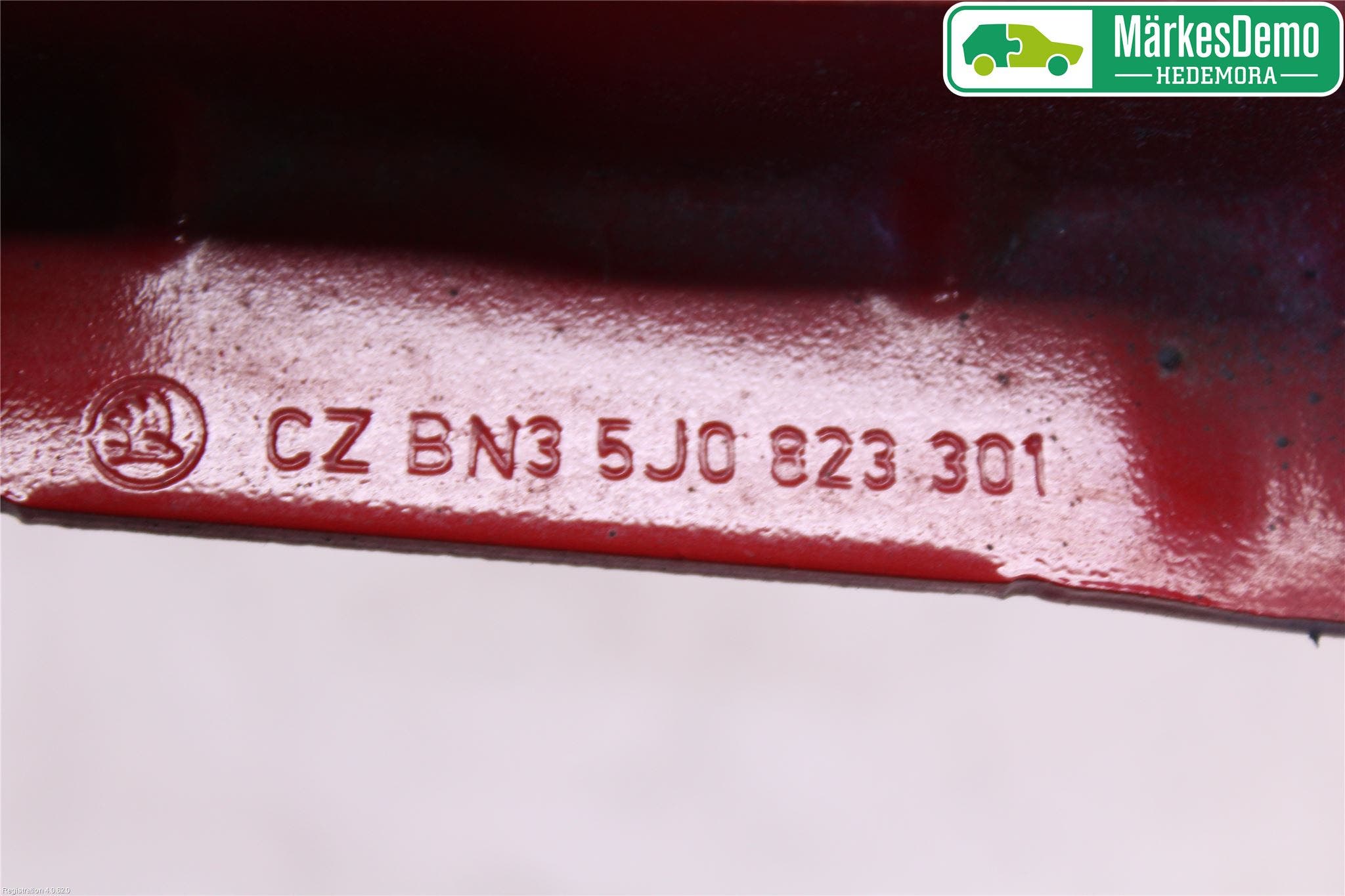 Skoda FABIA 07-14 Huvgångjärn