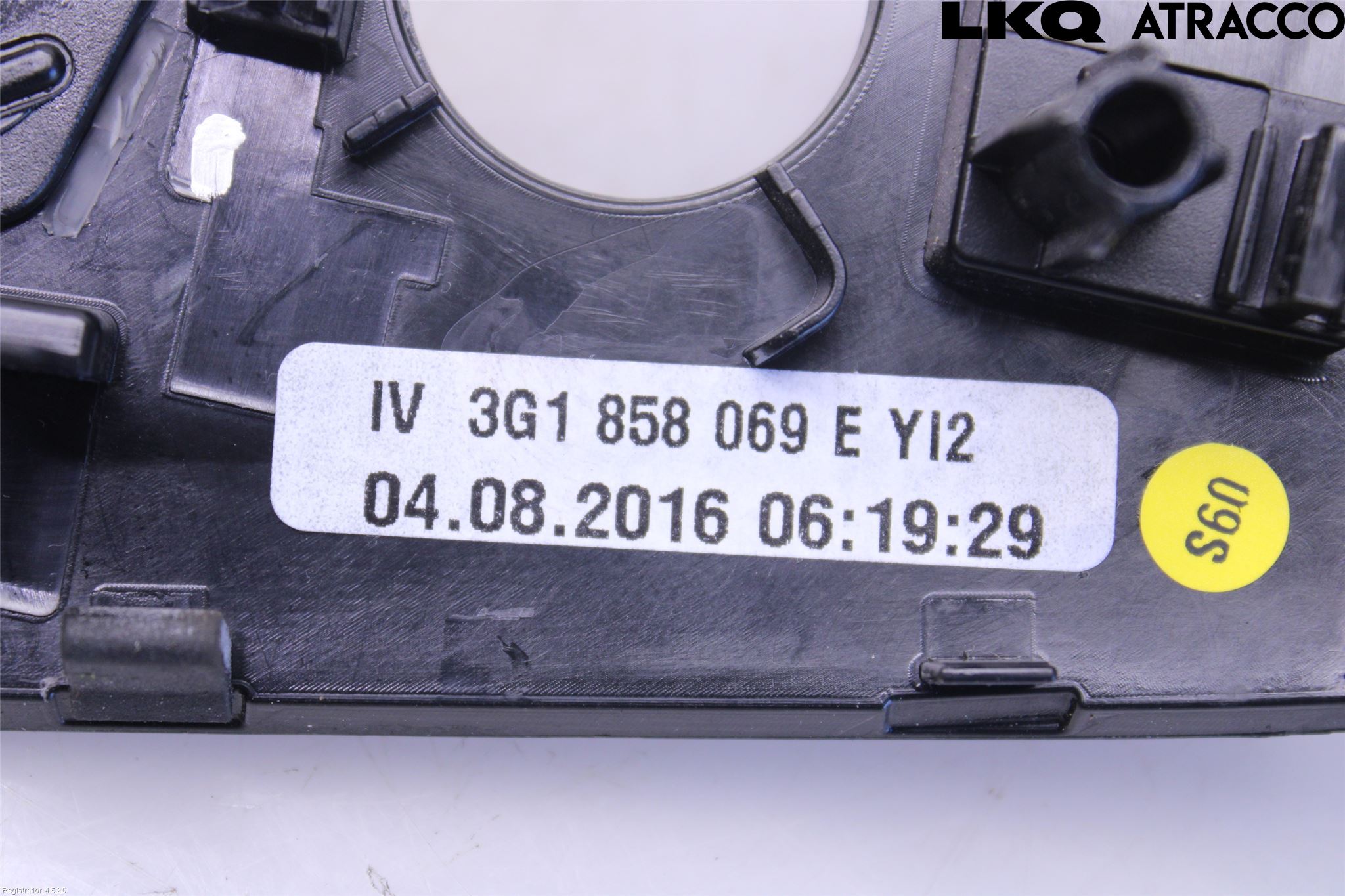 Volkswagen VW PASSAT 15-19 Instrument-Radio Sarg