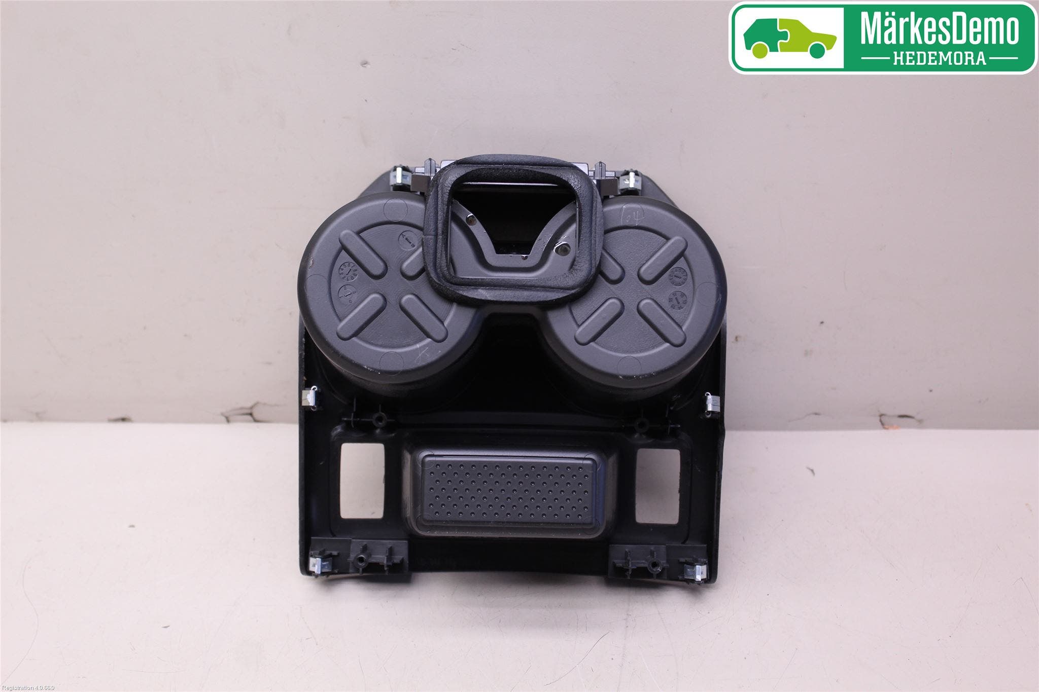 Nissan X-TRAIL 14-21 Mugghållare