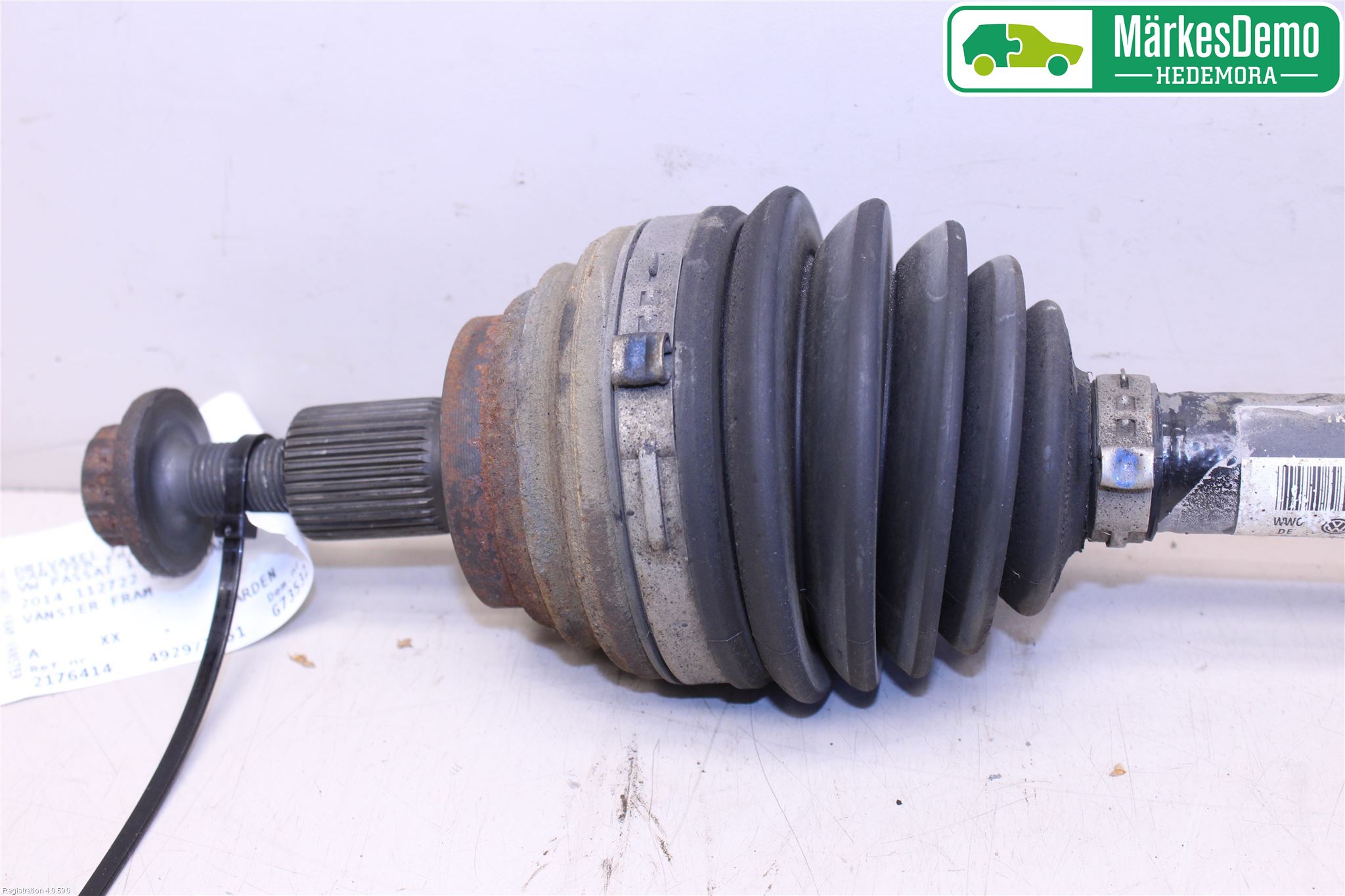 Volkswagen VW PASSAT 11-14 Drivaxel Fram Vänster