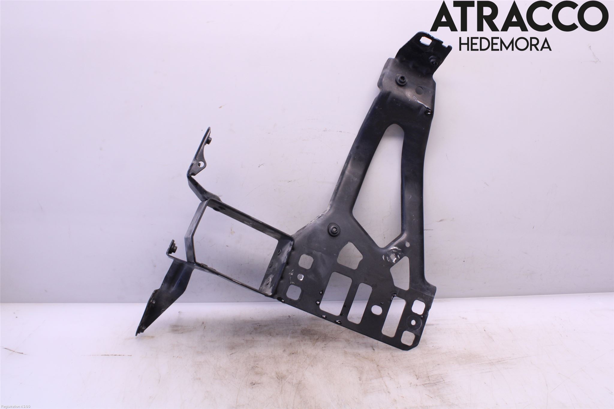 BMW 5 E60/61 Sed/Tou 02-10 Frontplåt