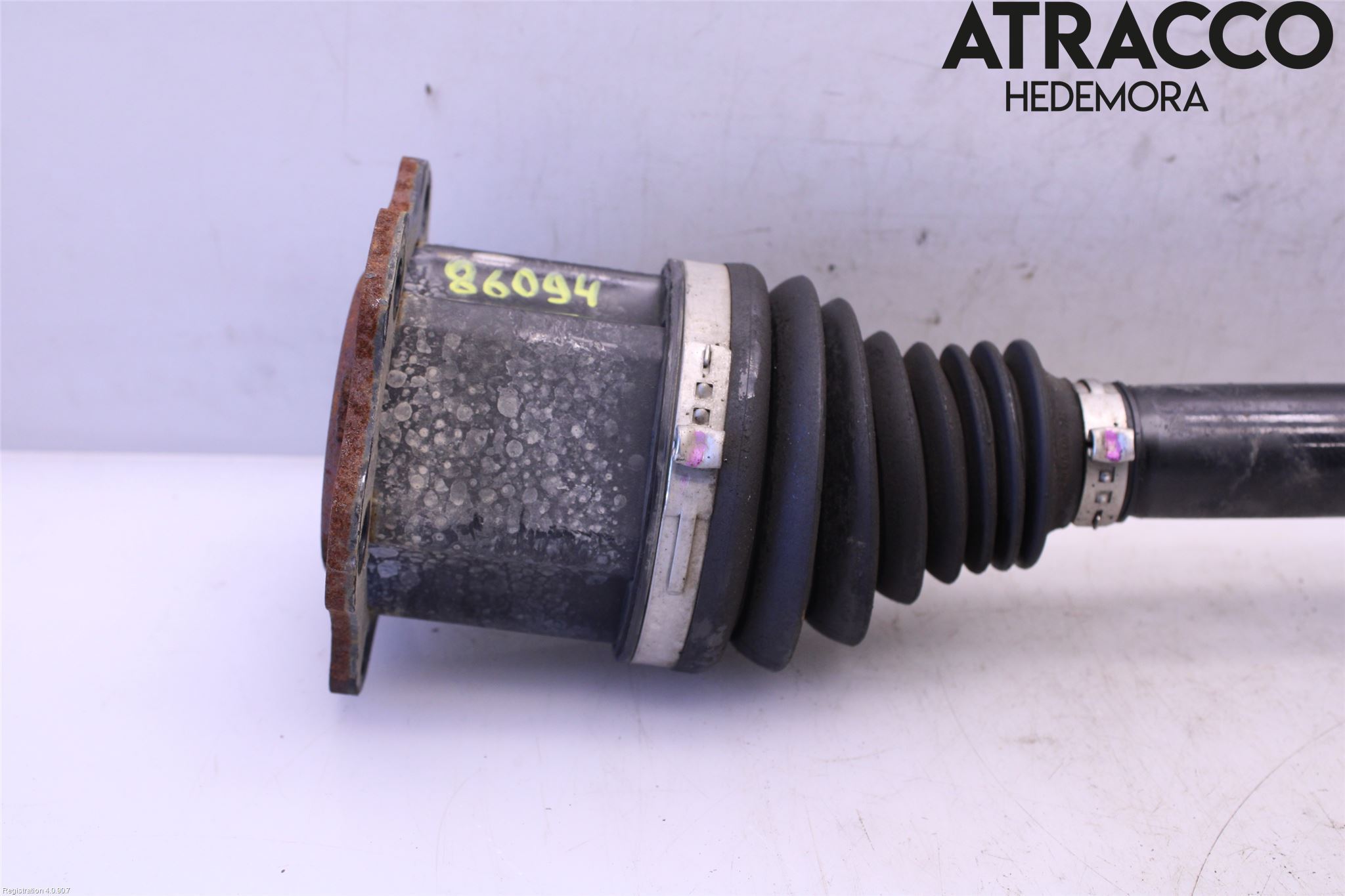 Audi A4 ALLROAD 17- Drivaxel Fram Höger