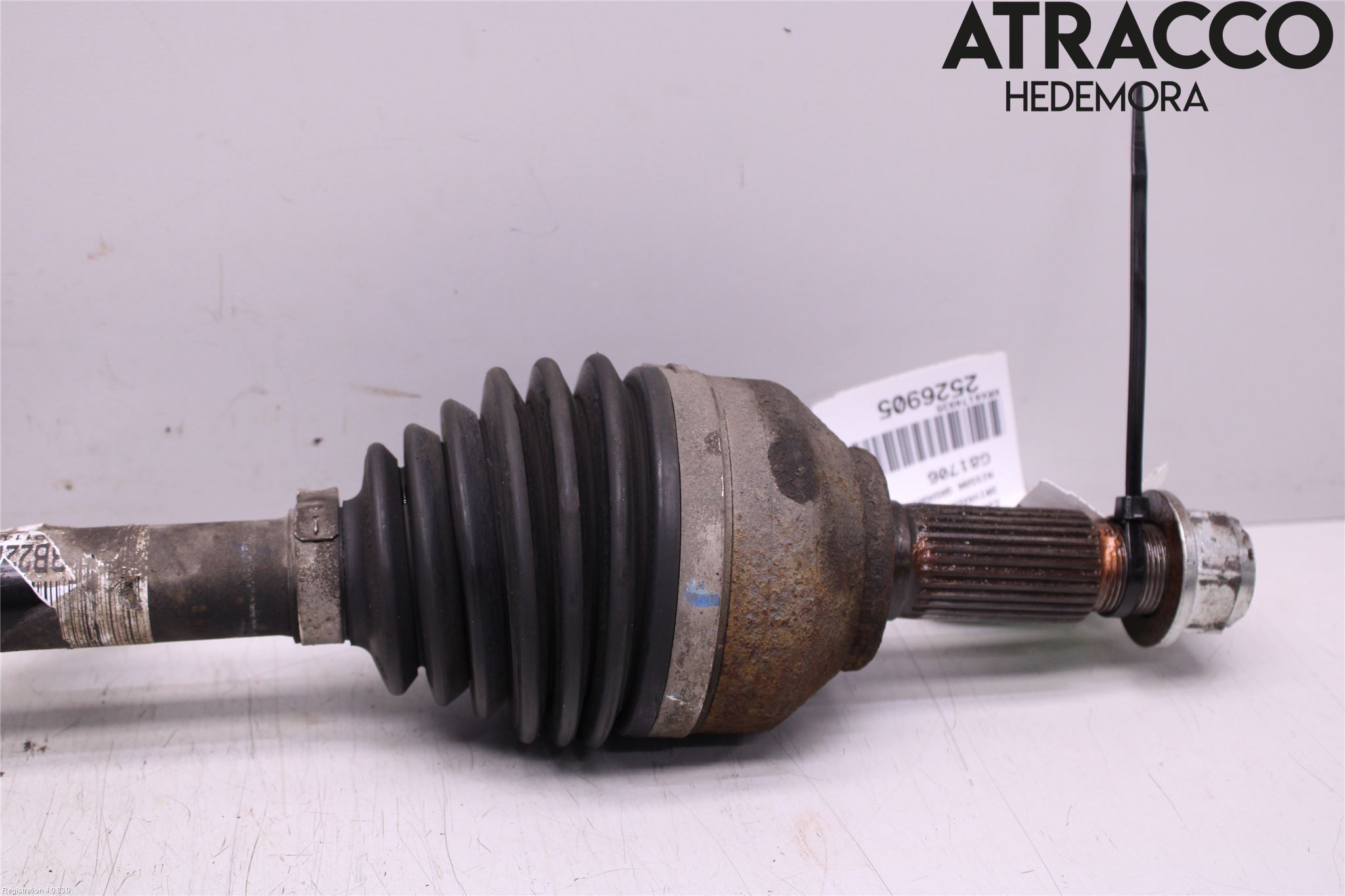 Nissan QASHQAI+2  10-14 Drivaxel Fram Höger