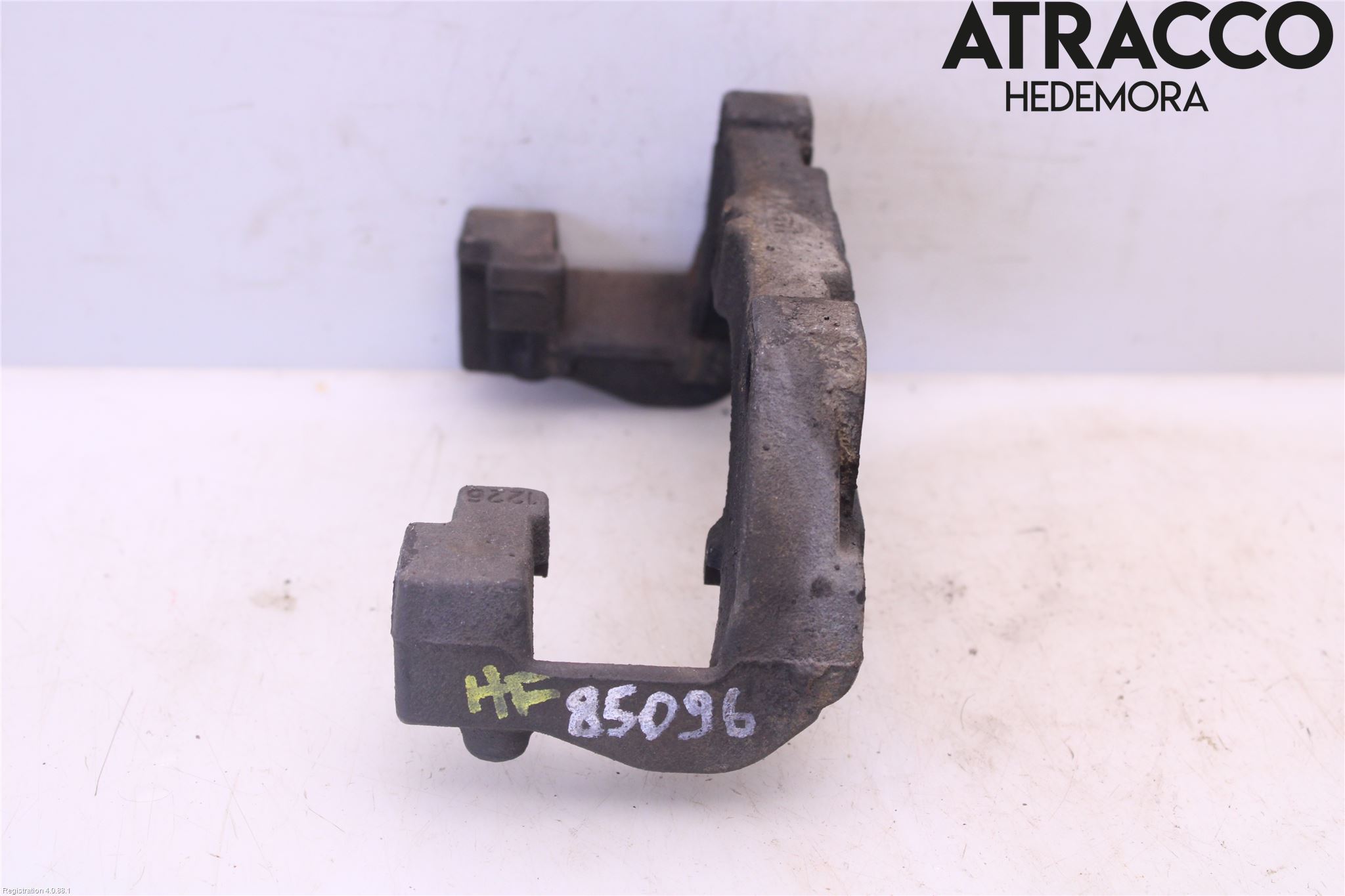 Volvo V90 17->> Bromsokshållare