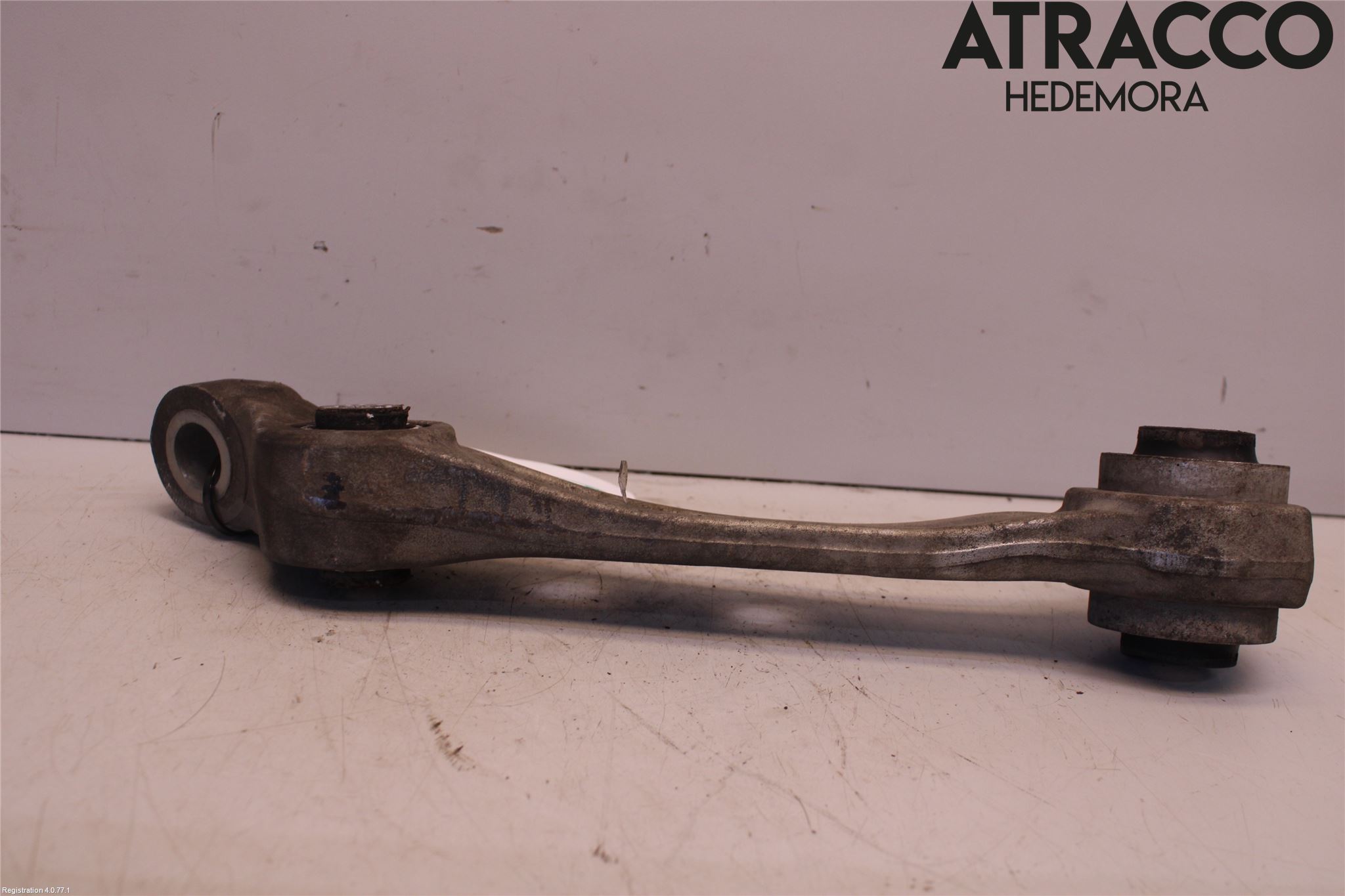BMW 5 F10/F11/F18 09-17 Bärarm Fram Undre Vä