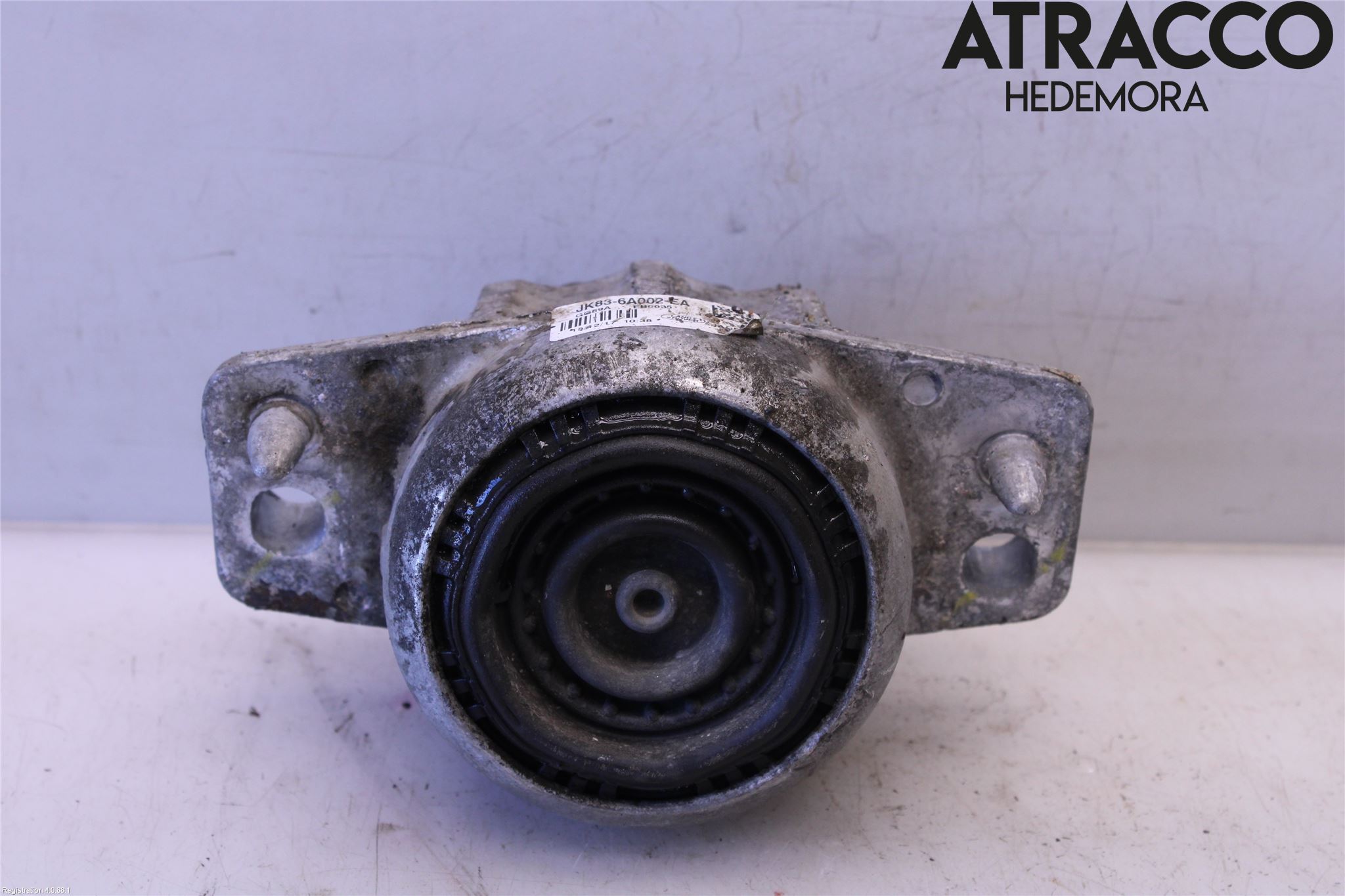 Jaguar F-PACE Motorfäste