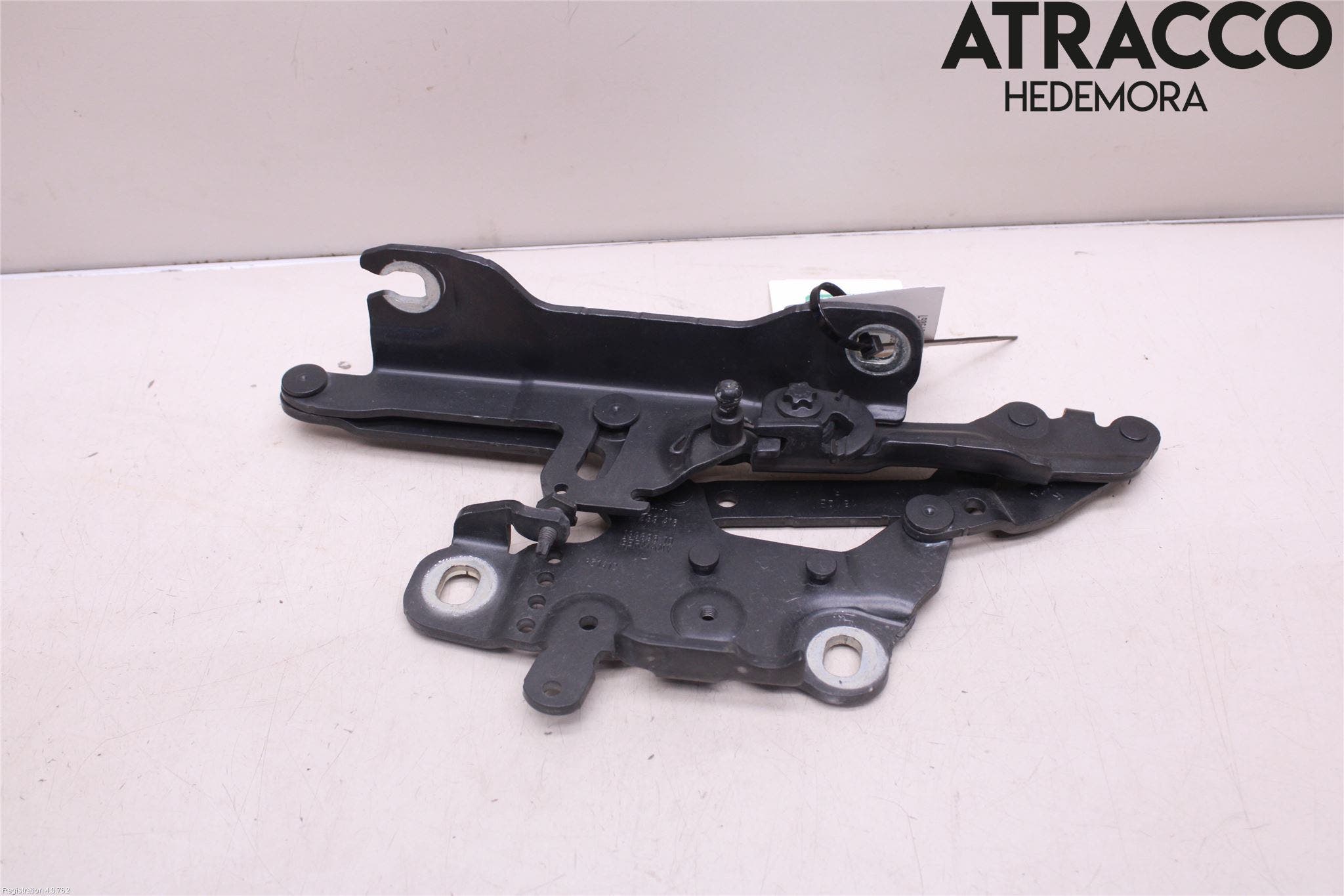 BMW 1 F20/F21 11-19 Huvgångjärn