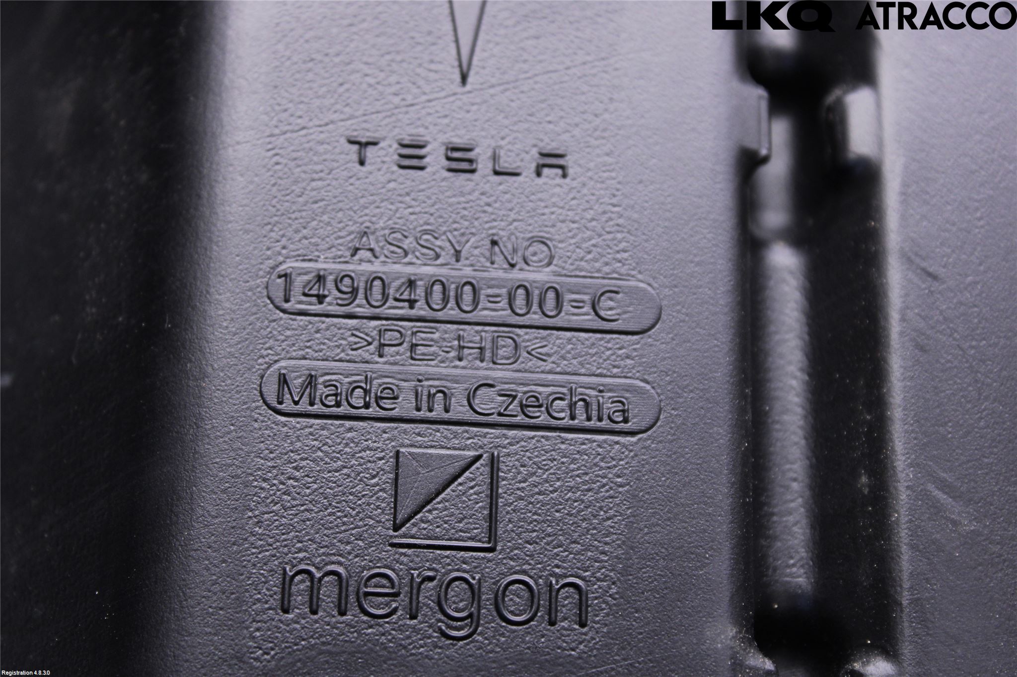 Tesla MODEL Y 21- Spolartank Vindruta