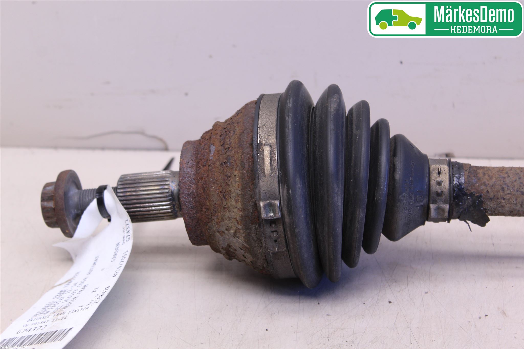Volkswagen VW PASSAT 11-14 Drivaxel Fram Vänster