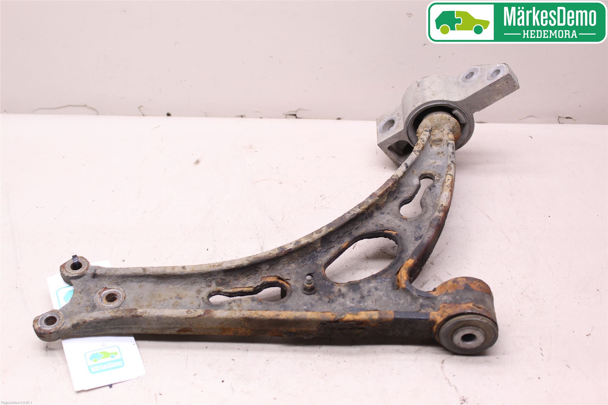 Skoda SUPERB 09-15 Bärarm Fram Undre Vä