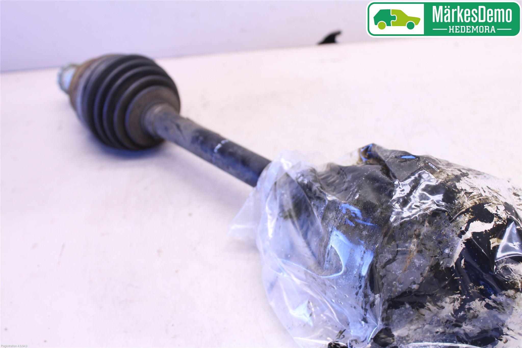 Volkswagen VW POLO 10-17 Drivaxel Fram Vänster
