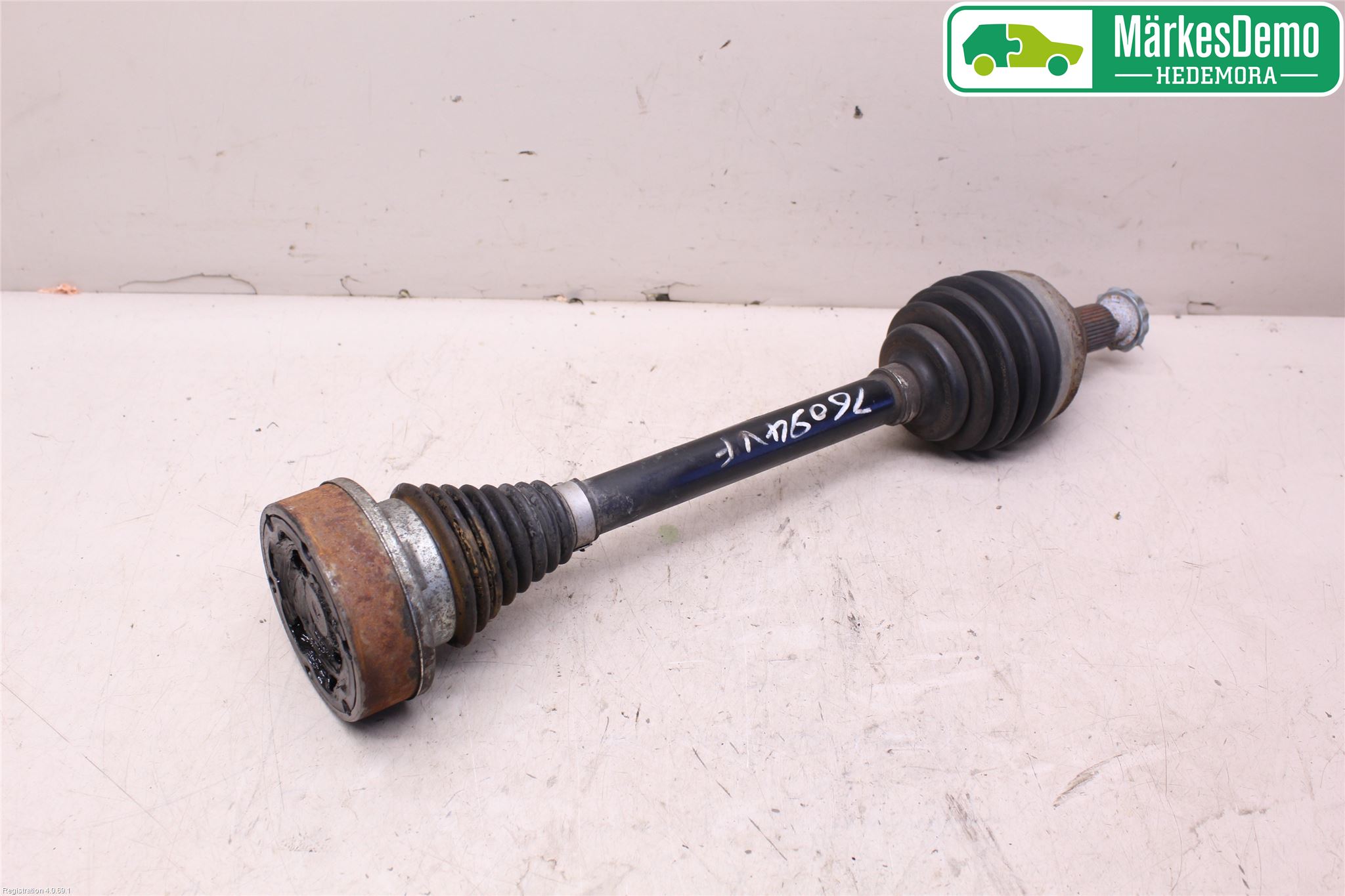 Volkswagen VW POLO 10-17 Drivaxel Fram Vänster