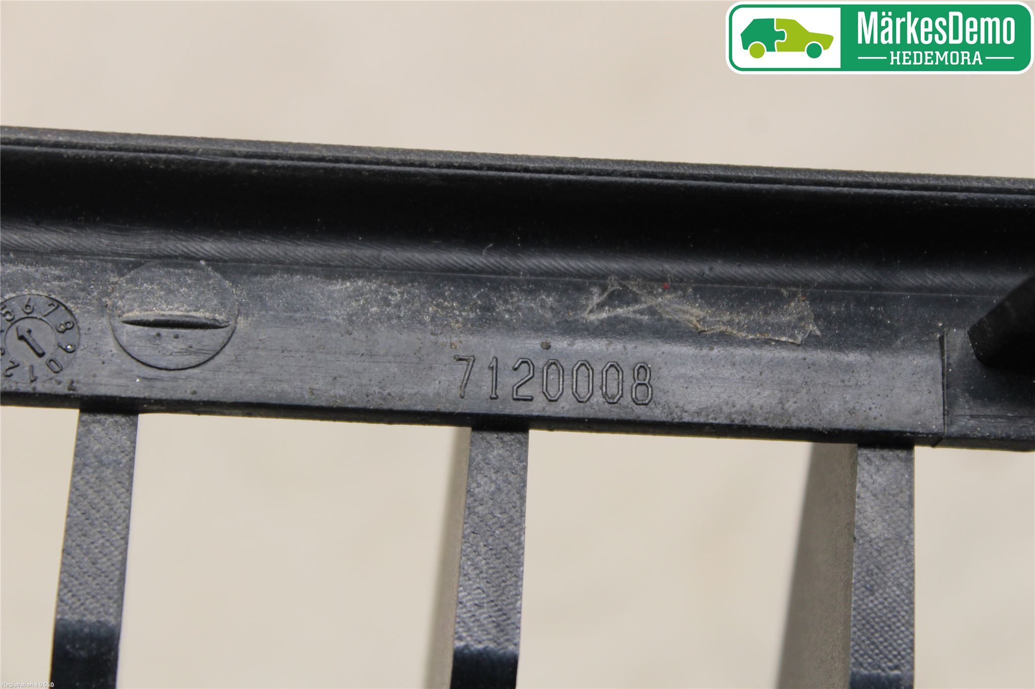 BMW 3 E90/91 SED/TOU 05-12 Grilldel Höger