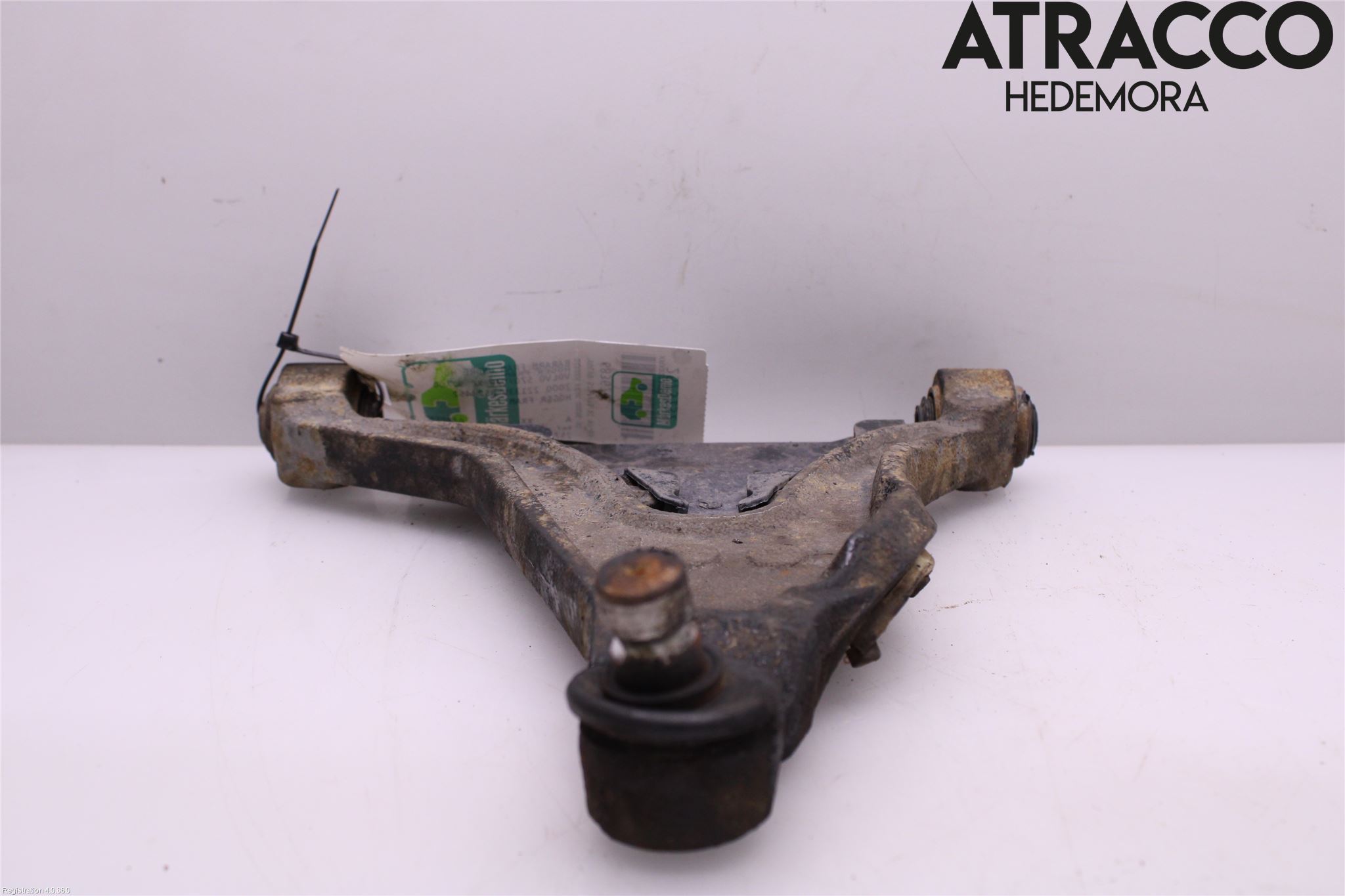 Volvo S70/V70/XC  97-00 Bärarm Fram Undre Hö