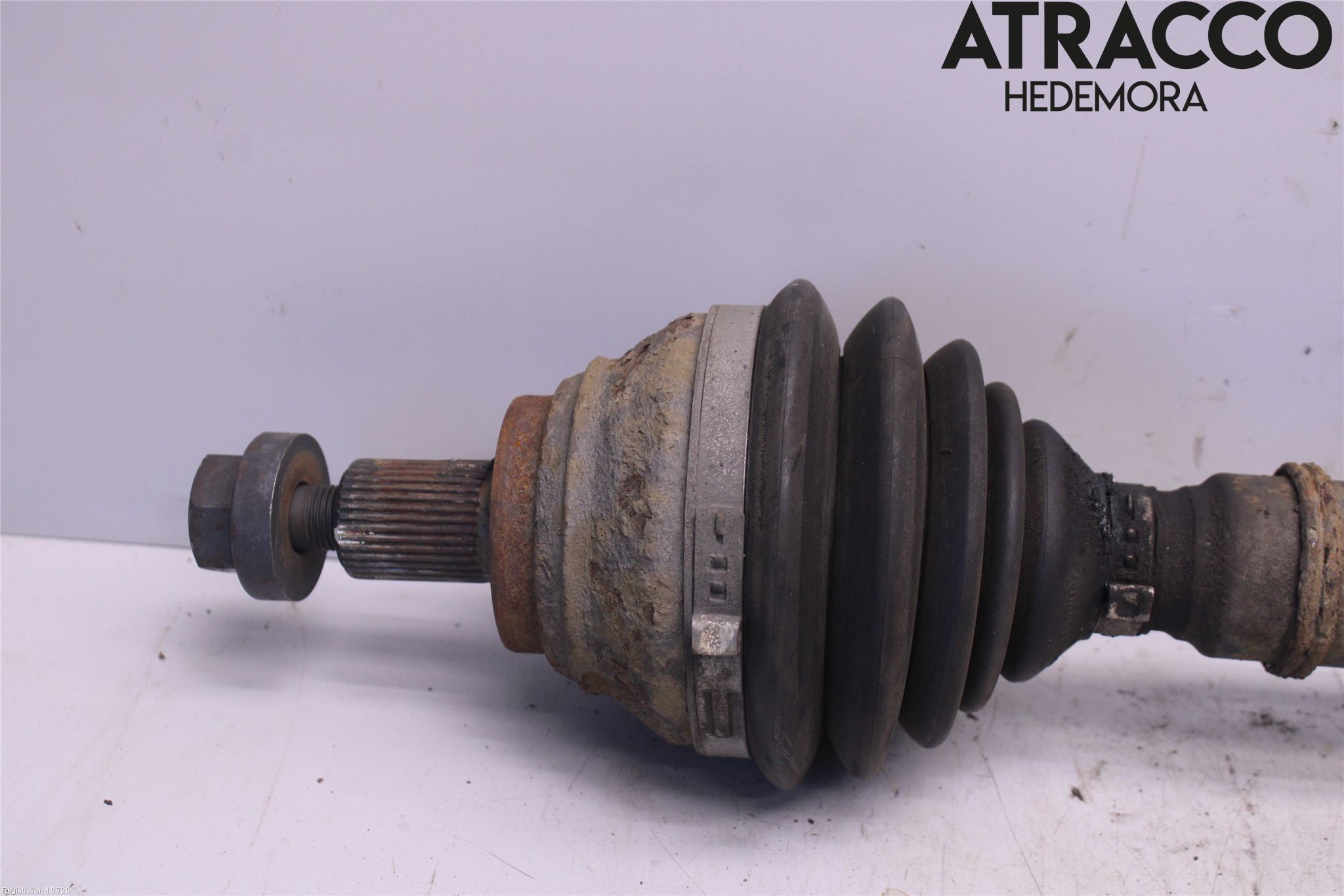 Volkswagen VW GOLF V 04-09 Drivaxel Fram Höger