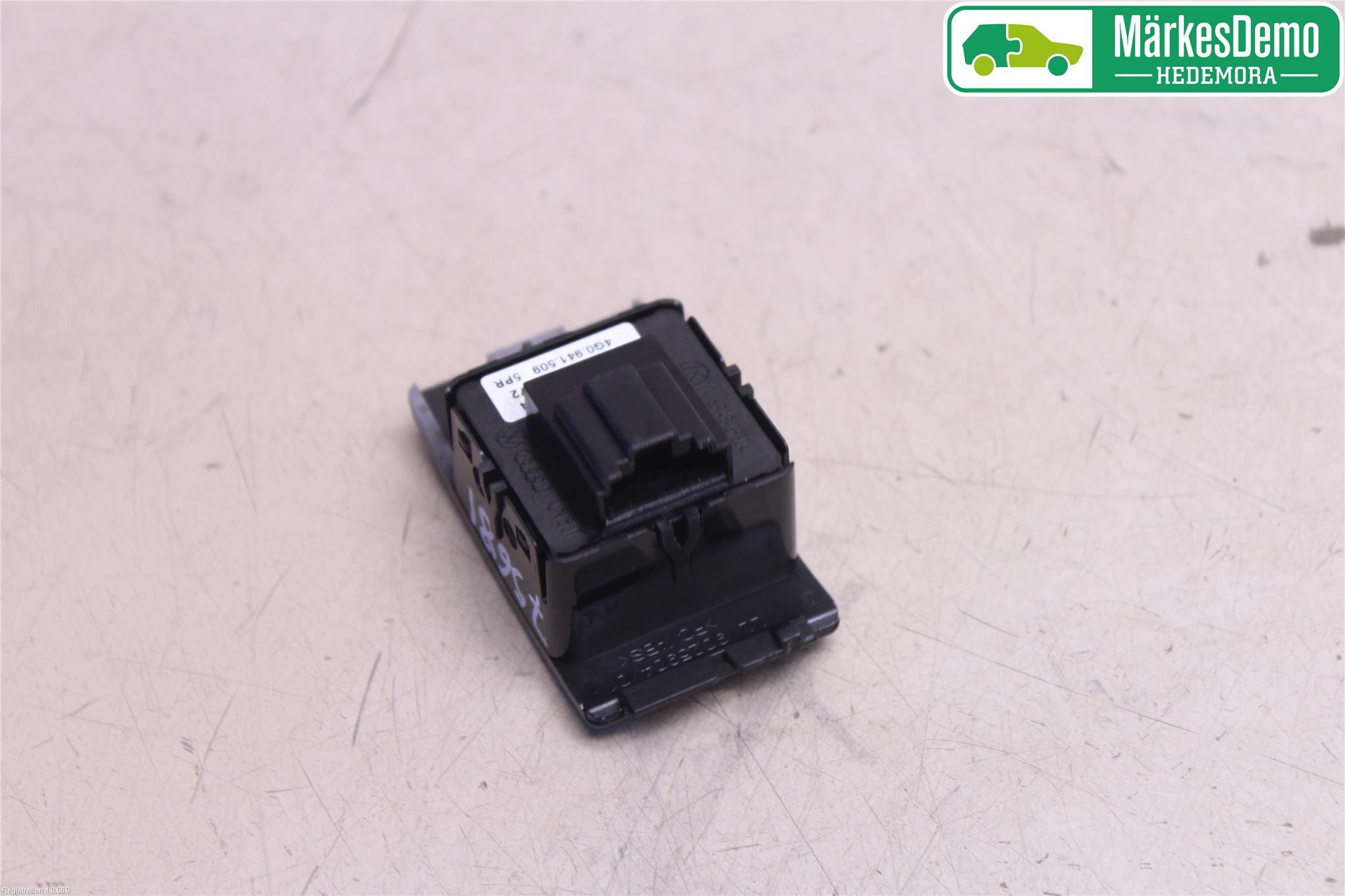 Audi A6 ALLROAD 12-18 Strömställare Varnings