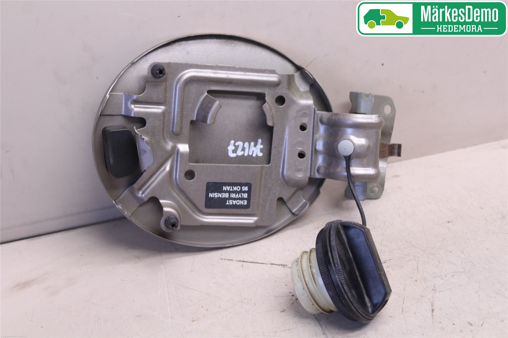 Nissan NOTE E11 06-14 Tanklucka