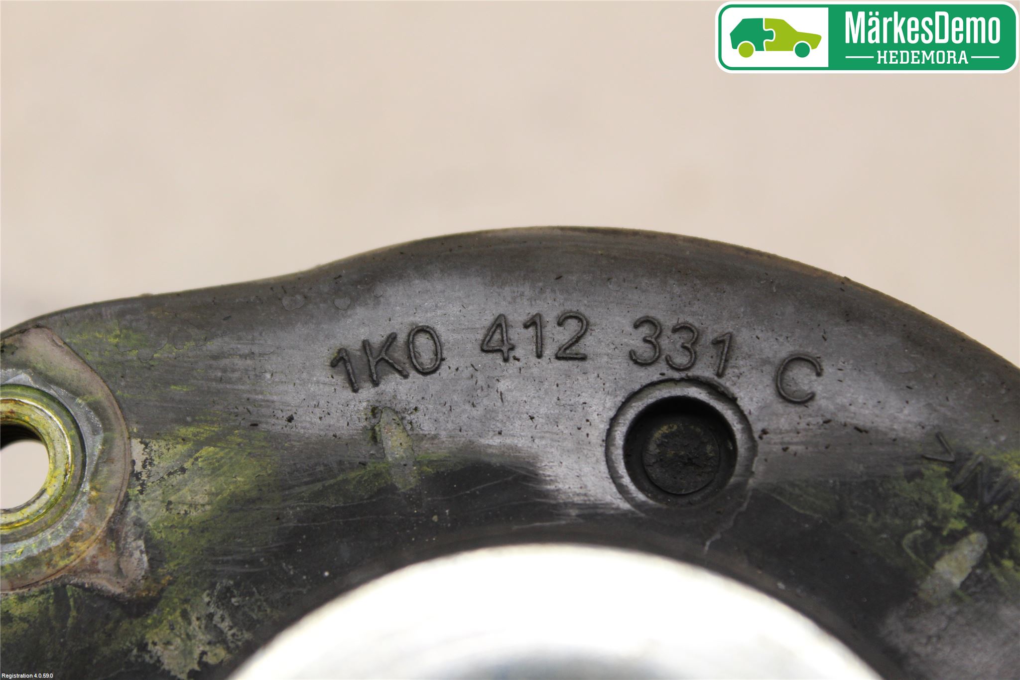 Volkswagen VW GOLF VI 09-13 Fjäderbenslager Fram