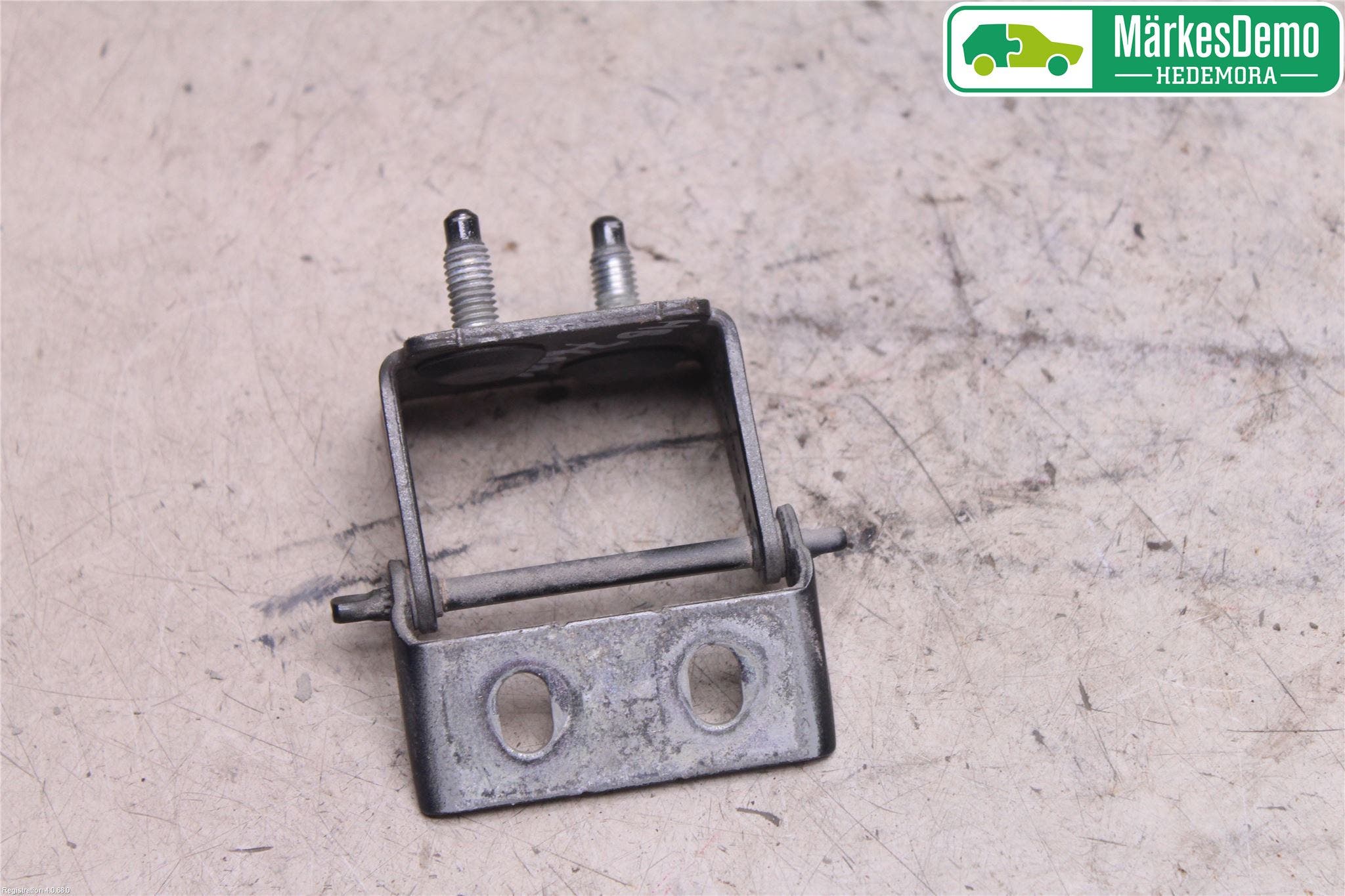 Ford FOCUS 11-14 Bakluckegångjärn Hö