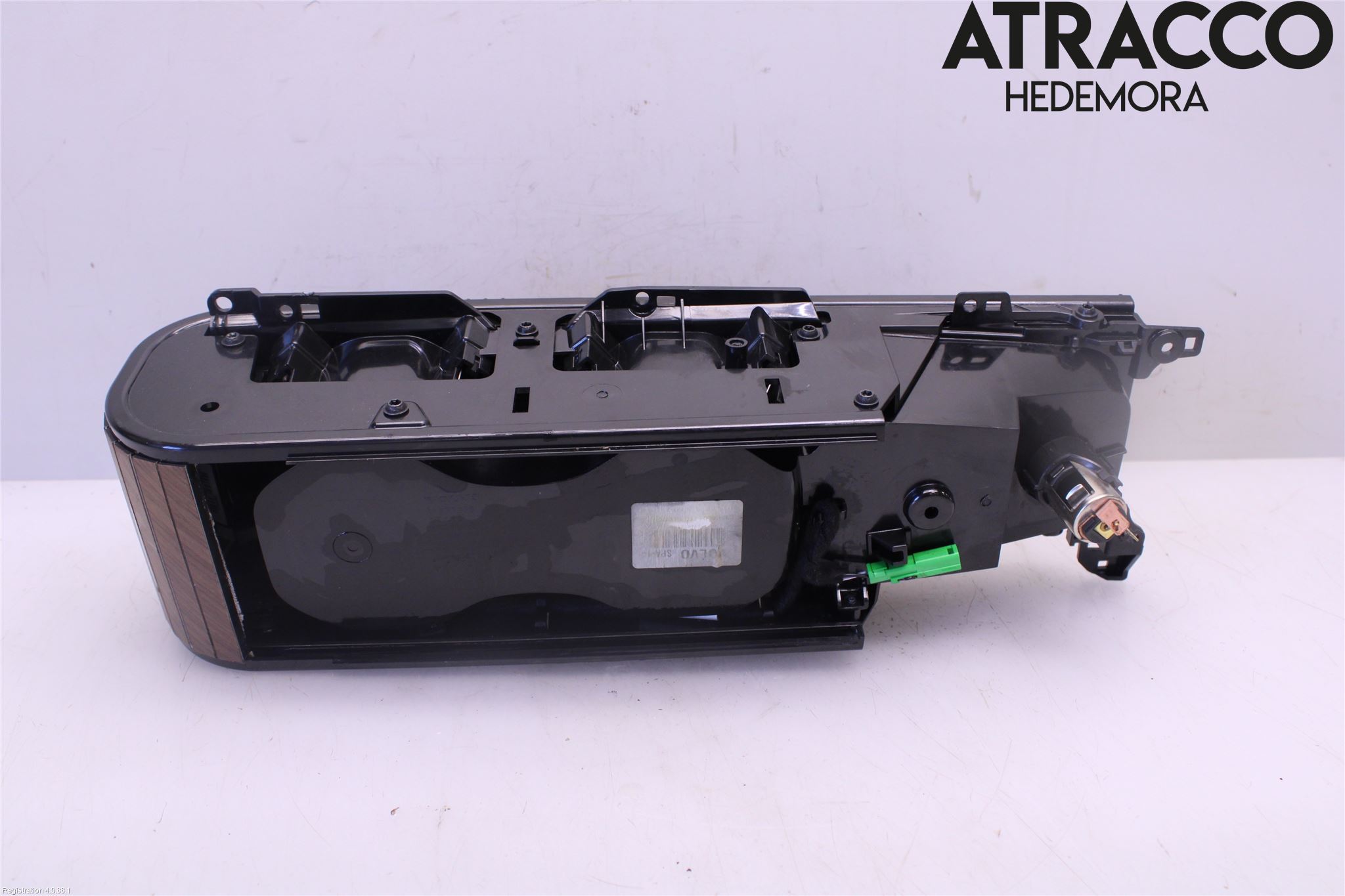 Volvo V90 17->> Mugghållare