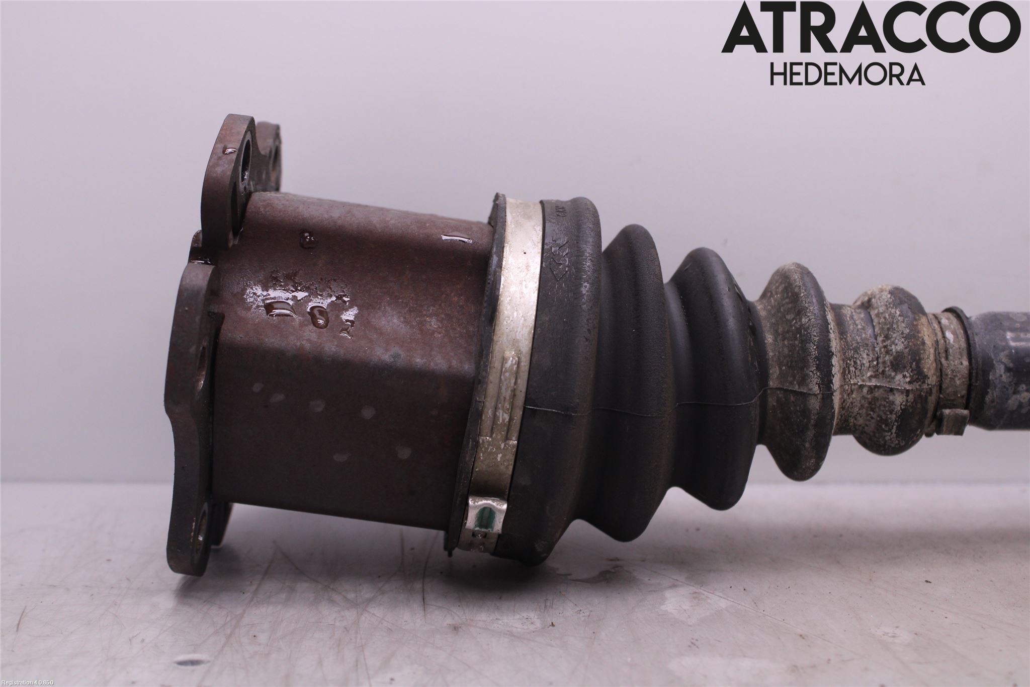 Audi A4/S4 01-05 Drivaxel Fram Höger