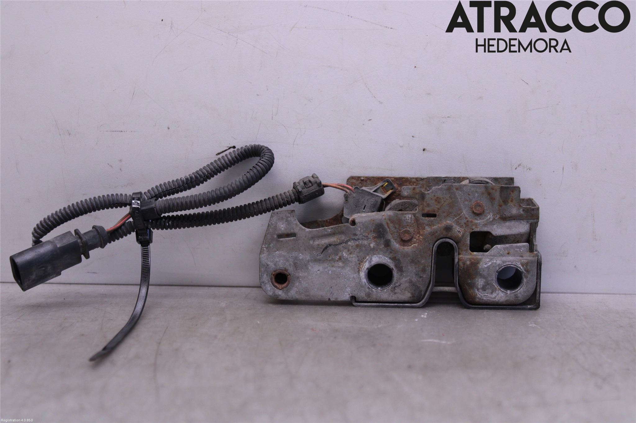 Volkswagen VW GOLF V 04-09 Huvlås