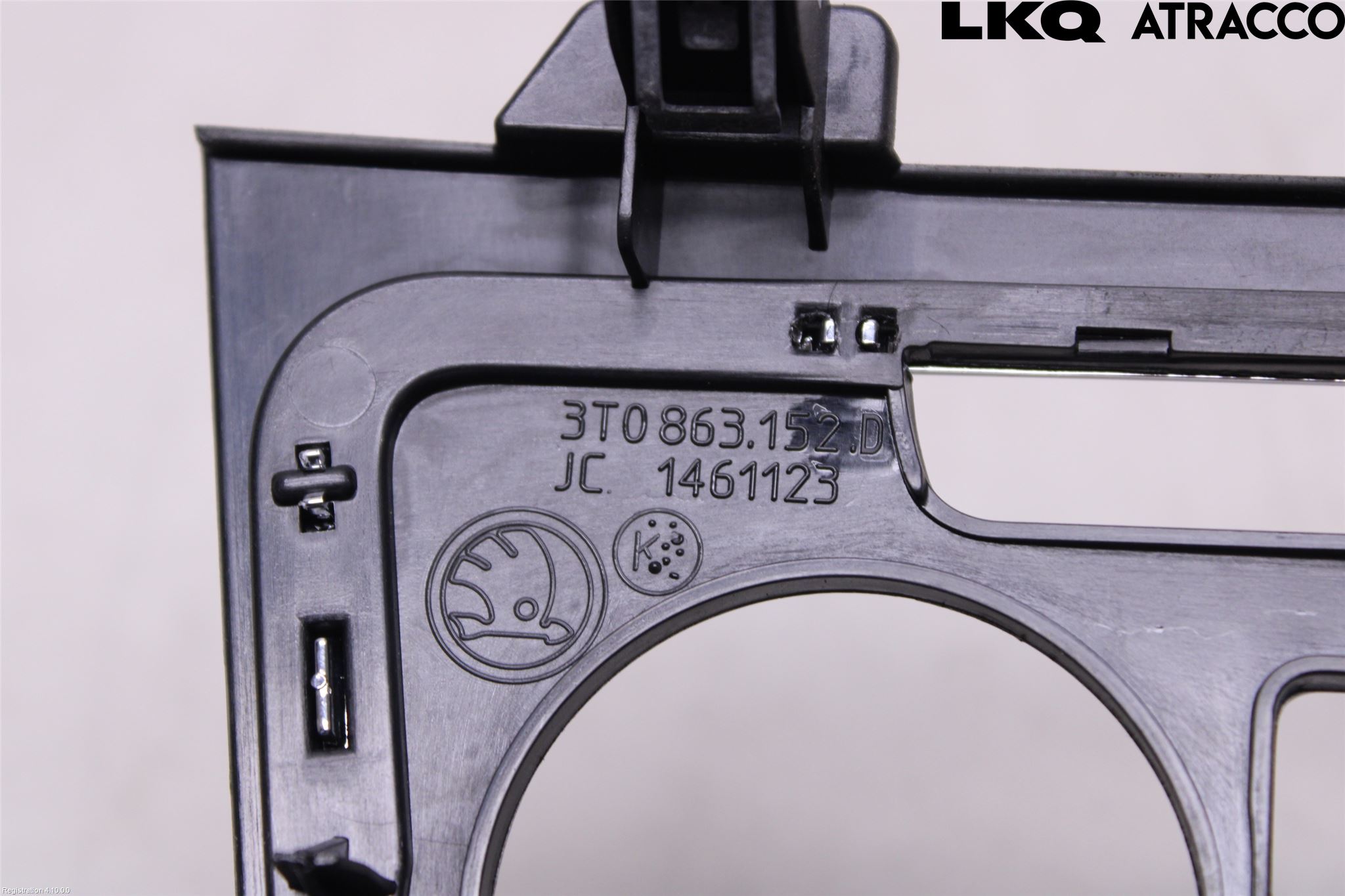 Skoda SUPERB 09-15 Instrument-Radio Sarg