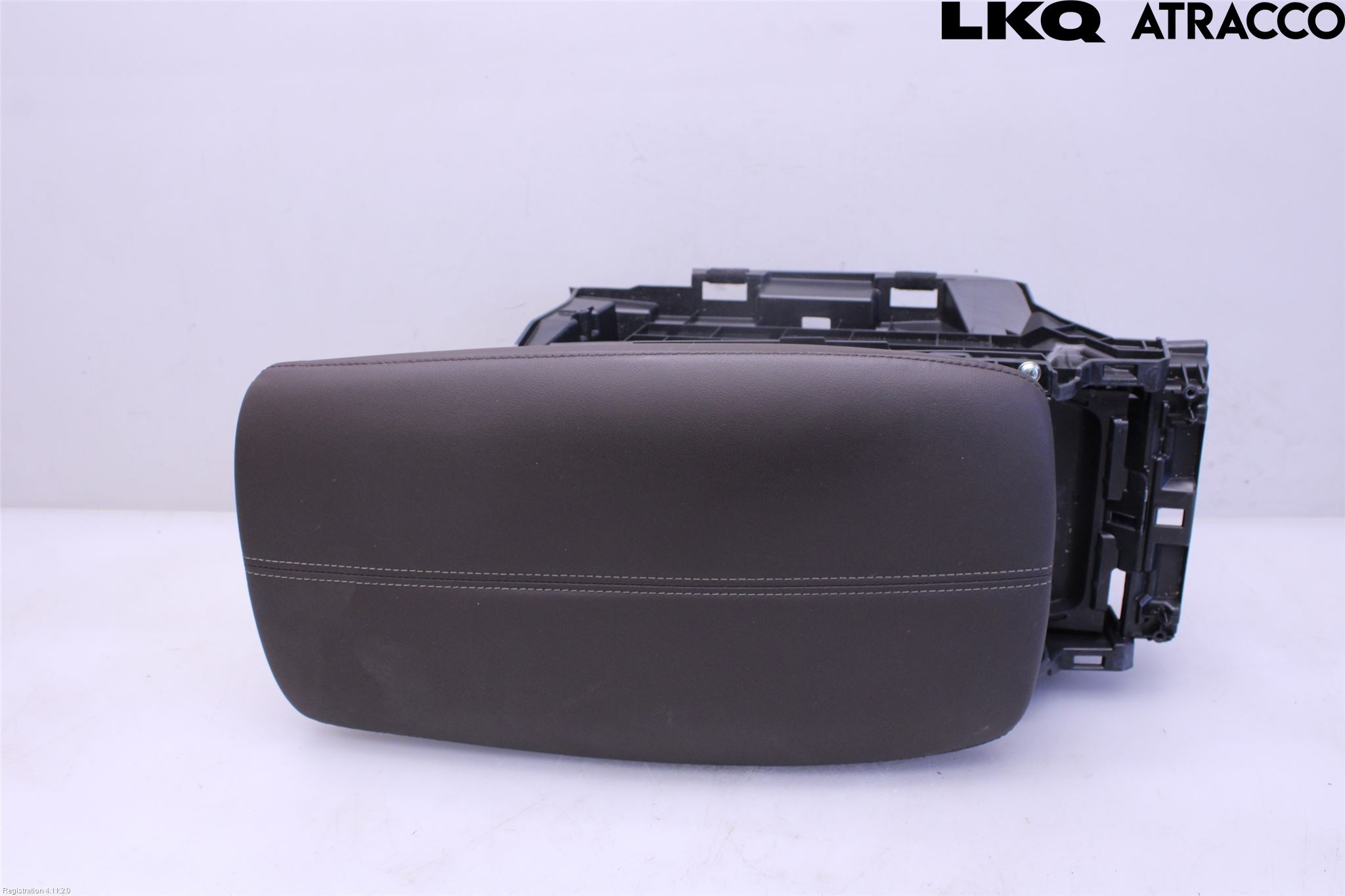 Mazda CX-30 20- Inredning Armstöd