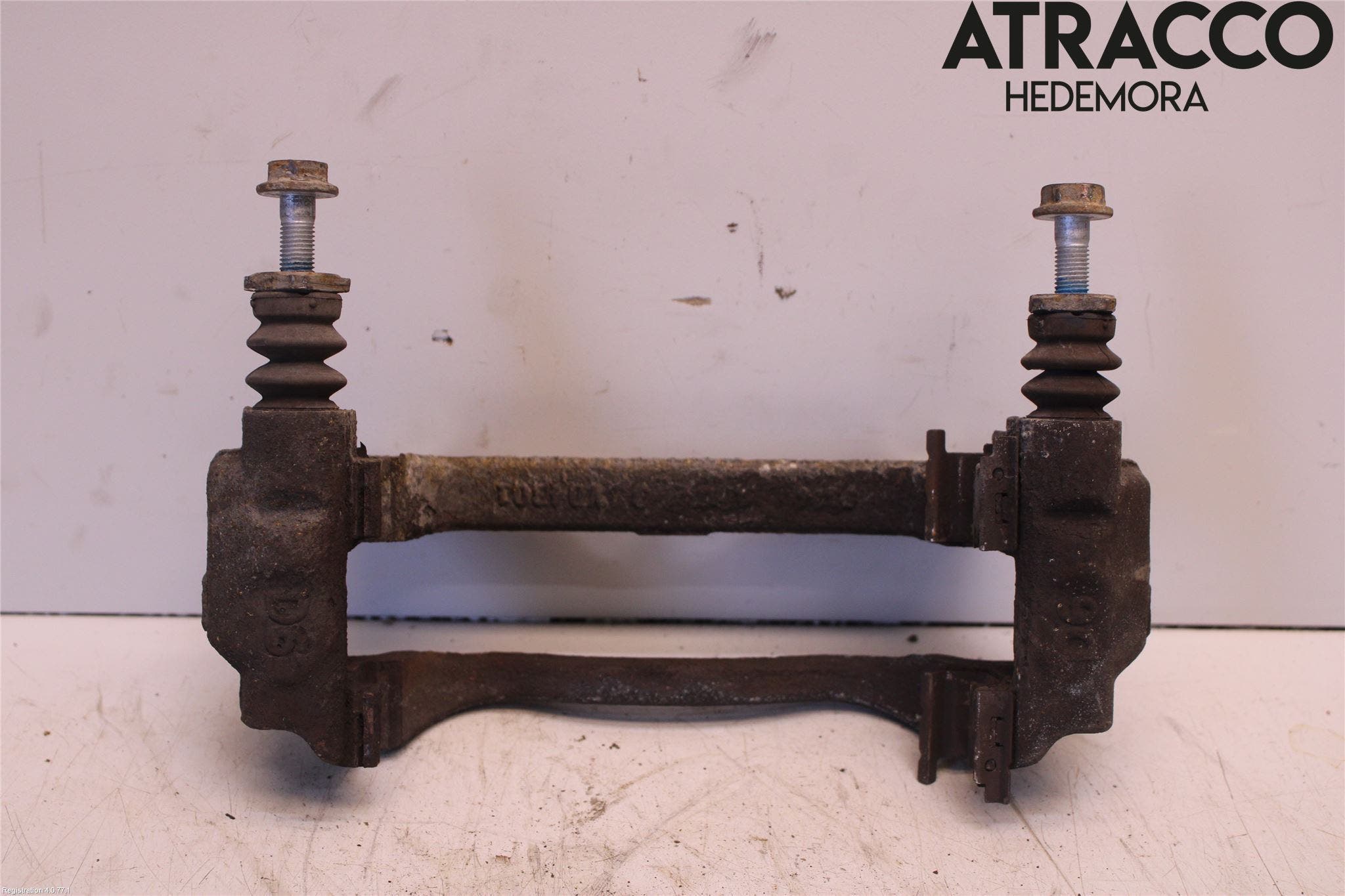 Toyota AVENSIS 16-18 Bromsokshållare