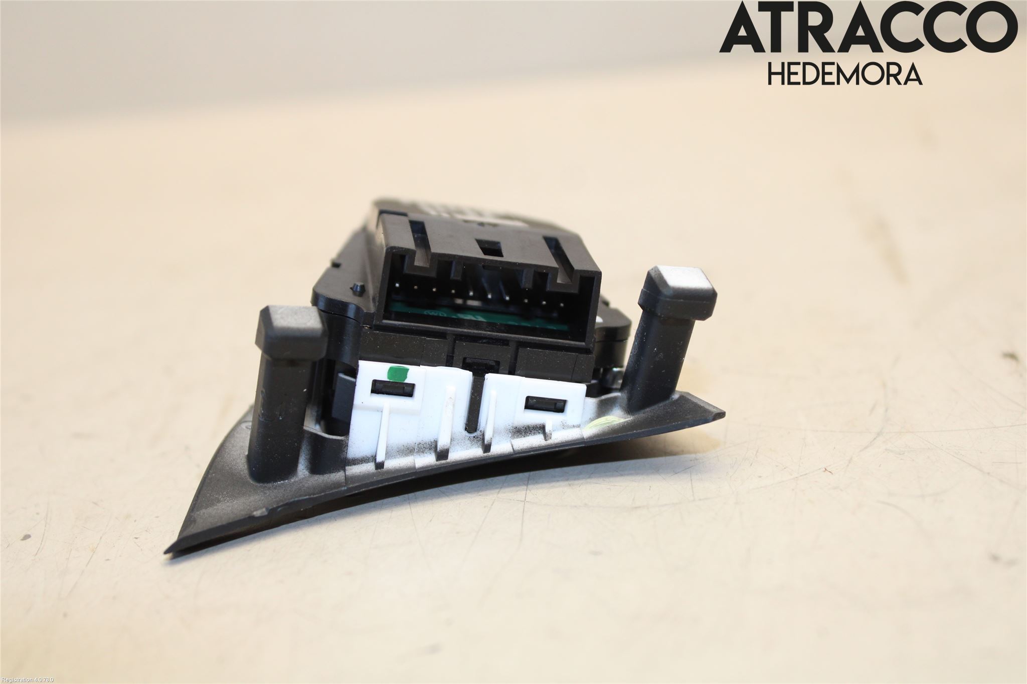 Opel INSIGNIA 17- Strömställare Multifunktion