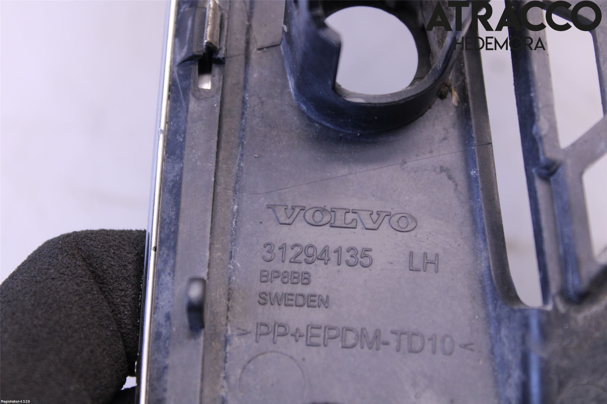 Volvo V60 11-13 Grilldel Vänster