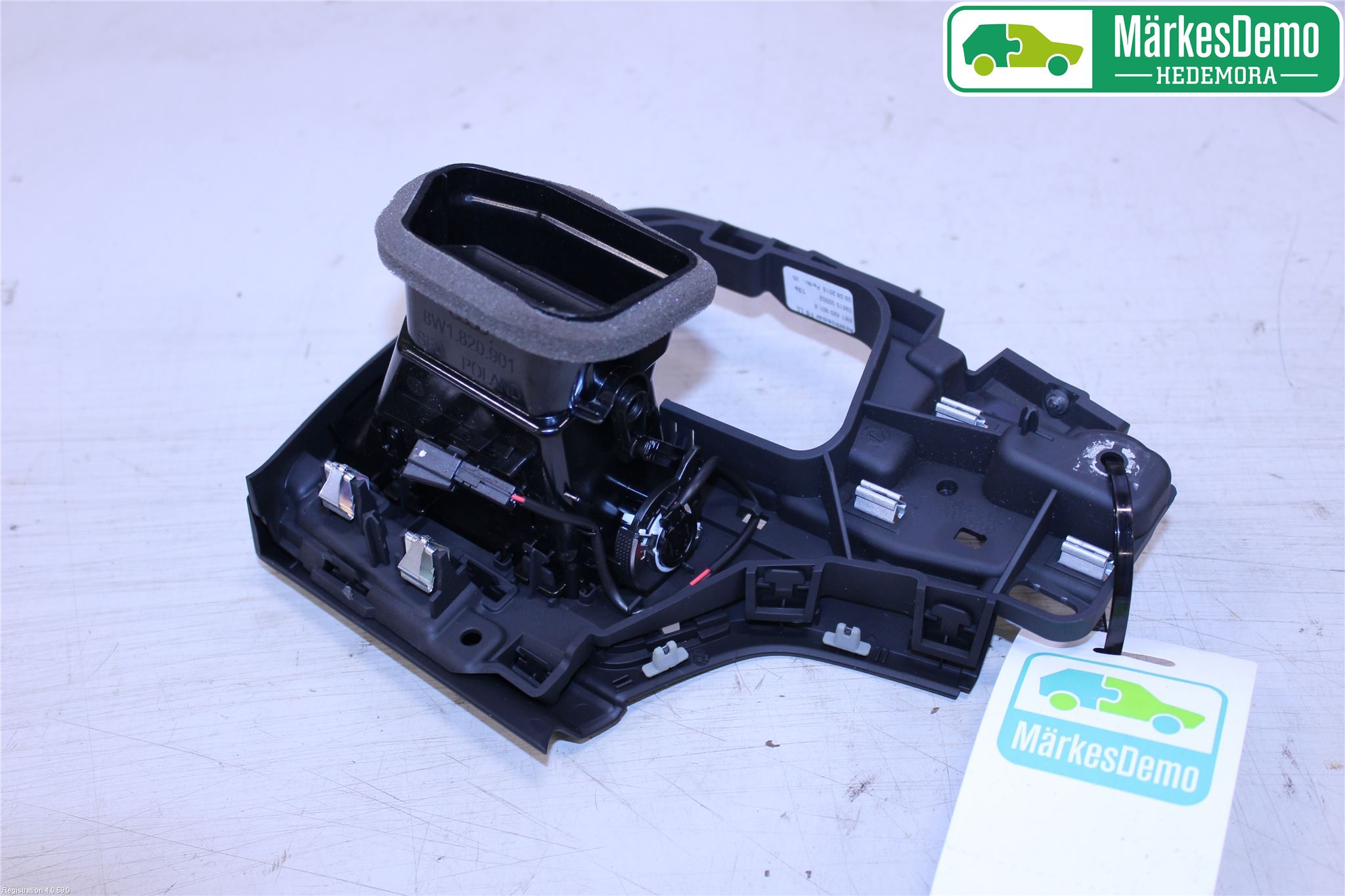 Audi A4/S4 B9 16-19 Defrosterkanal-Munstycke