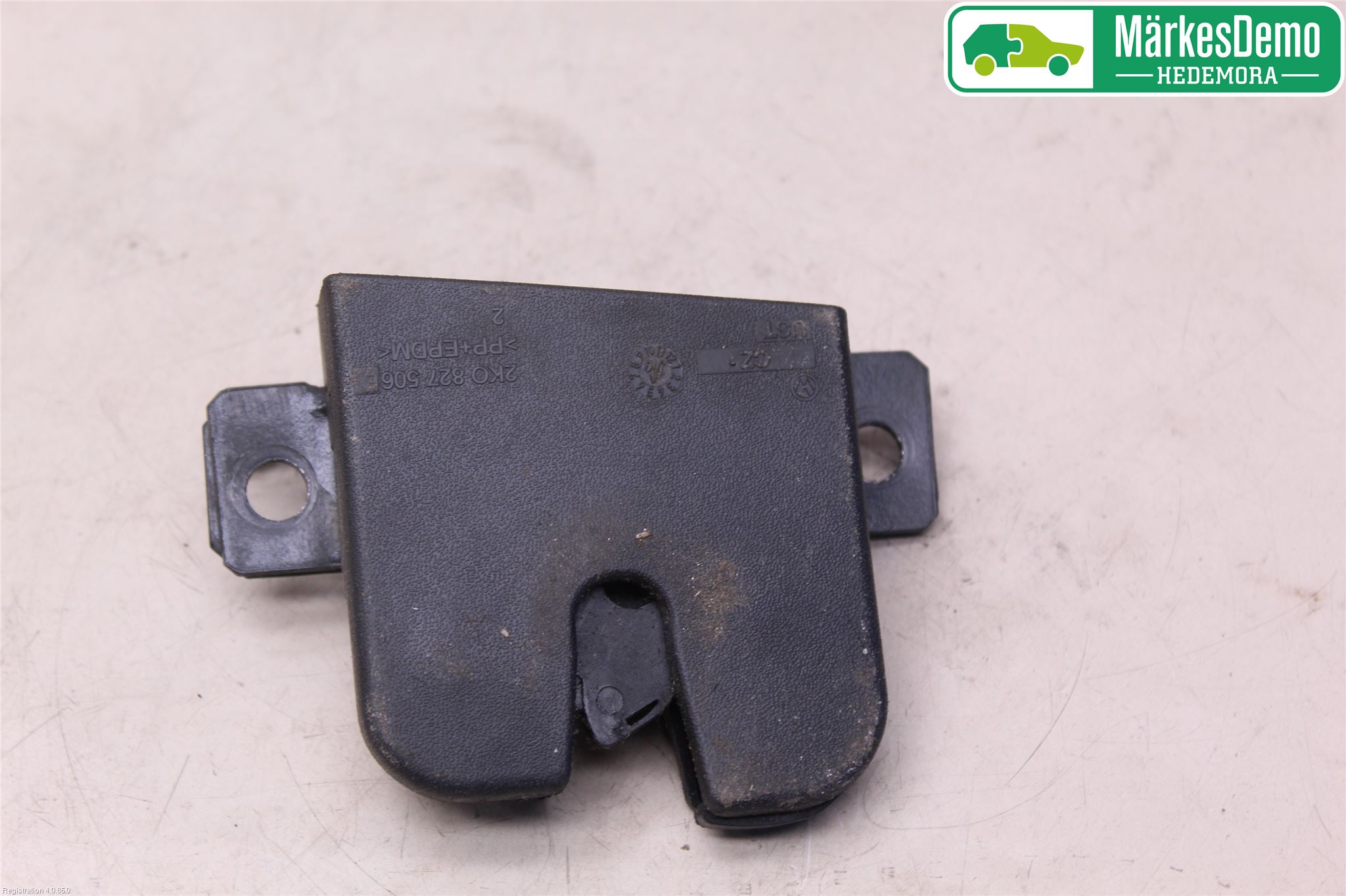 Volkswagen VW CADDY      04-10 Låskista Baklucka