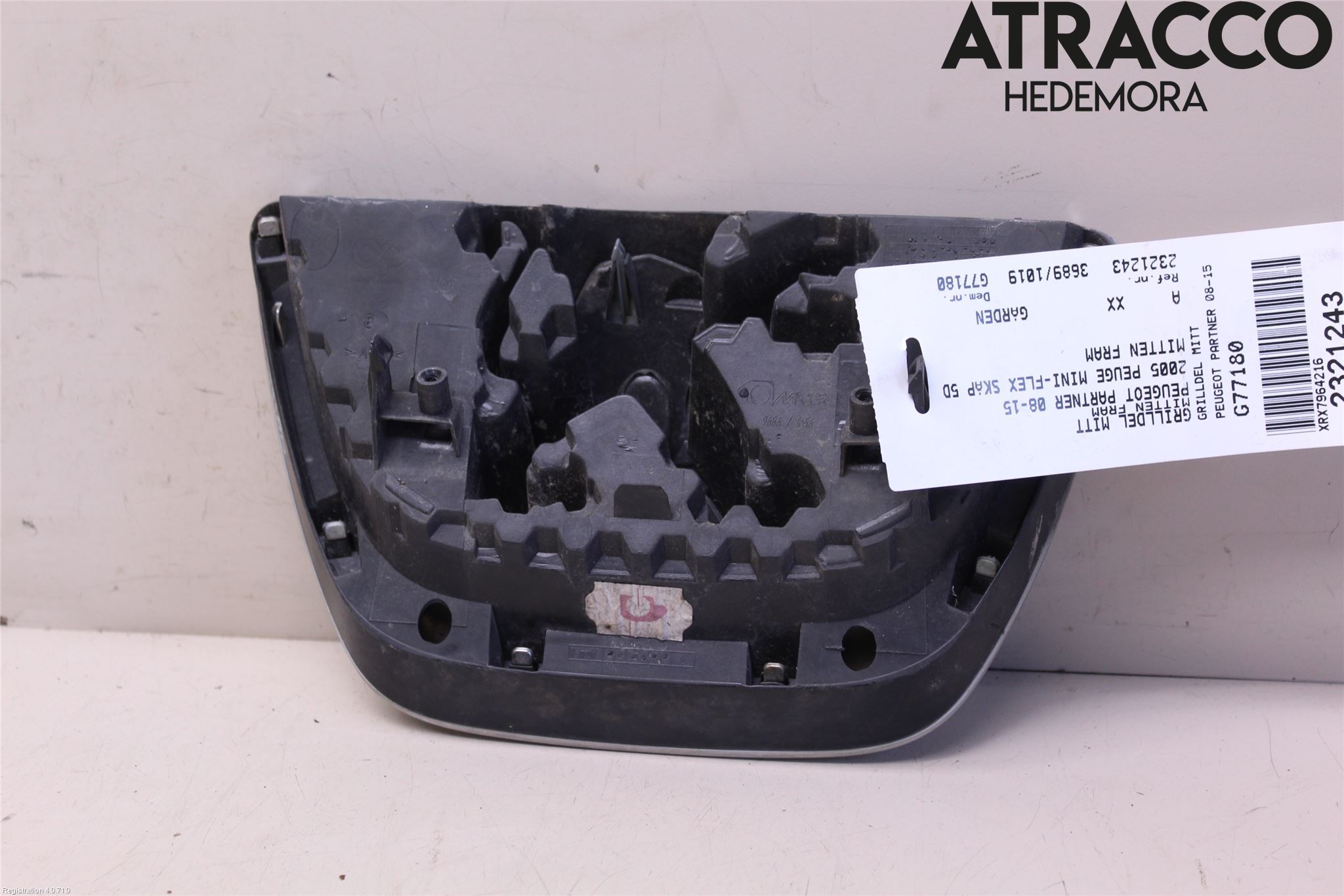 Peugeot PARTNER   03-08 Grilldel Mitt