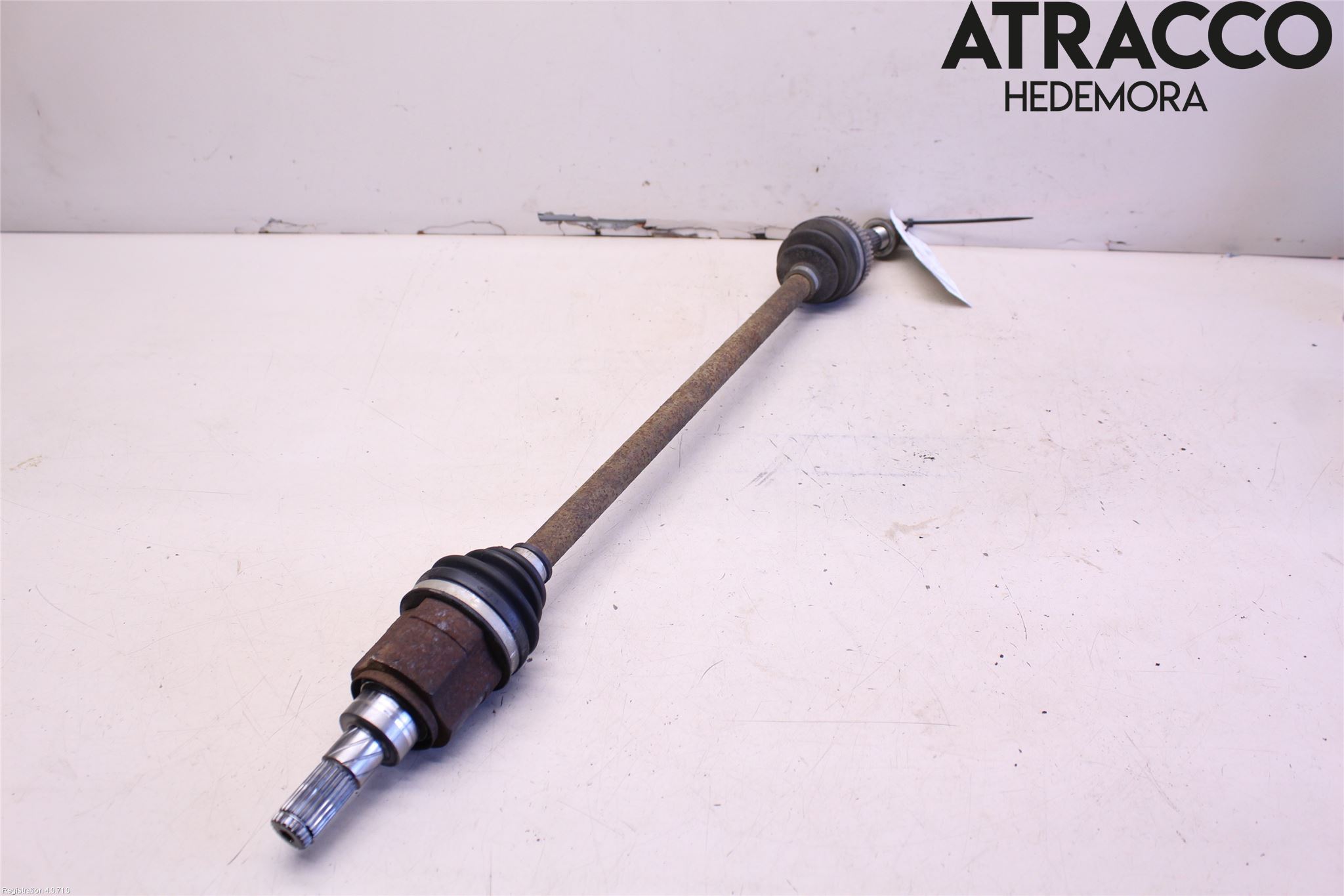 Nissan QASHQAI+2  08-10 Drivaxel Bak Vänster