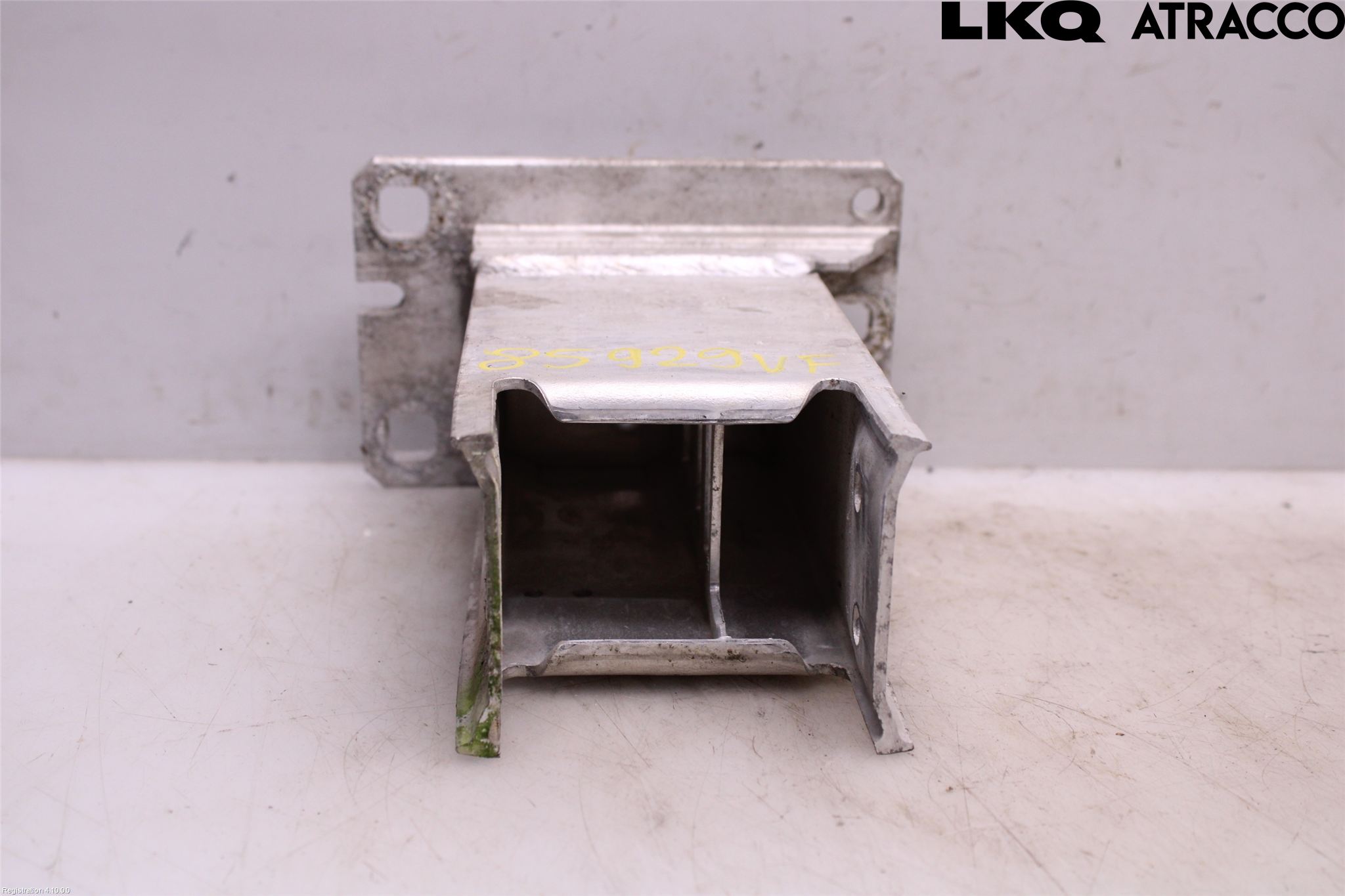 Audi Q5 09-16 Stötfångarbärjärn Fram