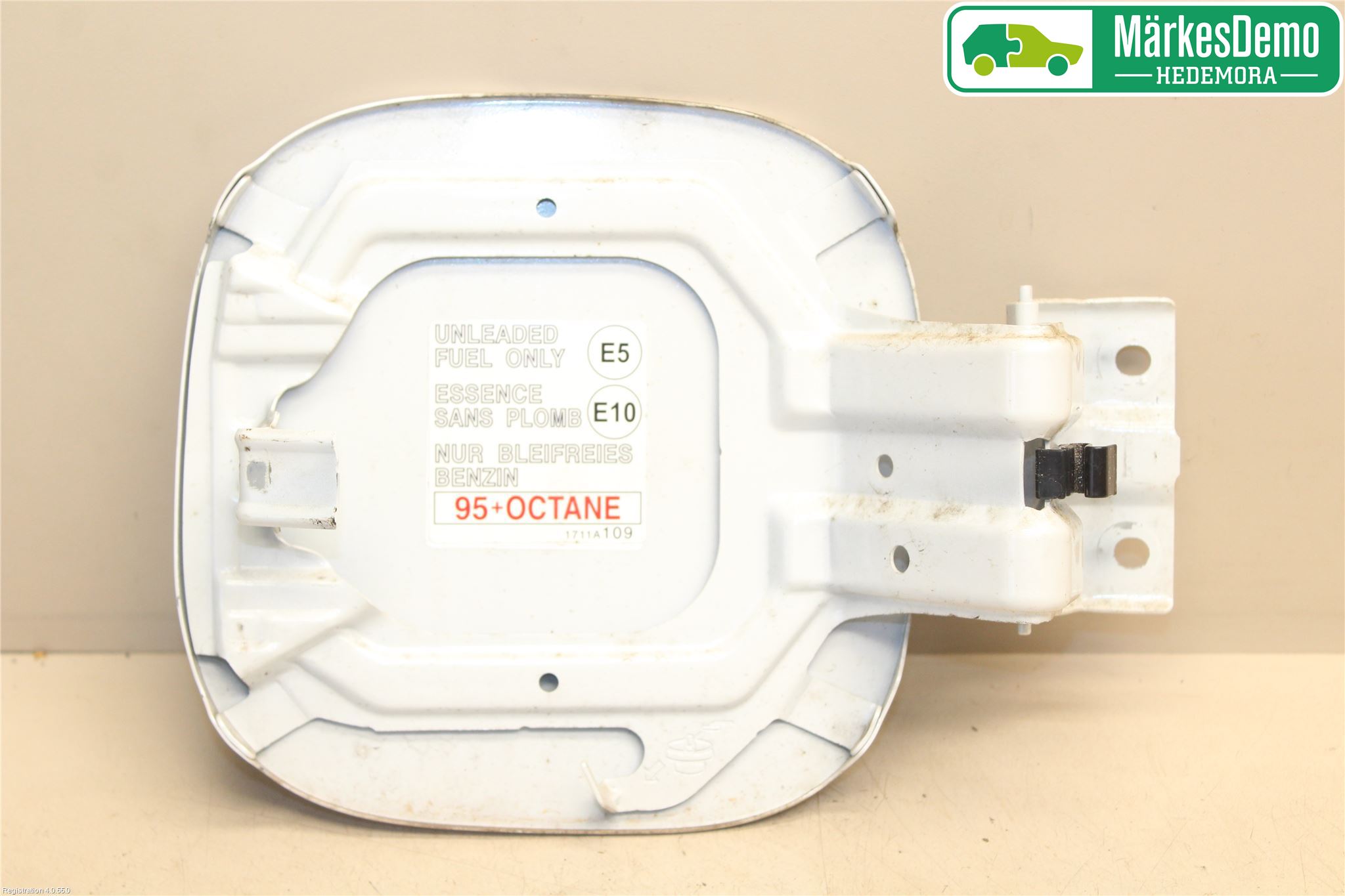 Mitsubishi OUTLANDER 13-21 Tanklucka