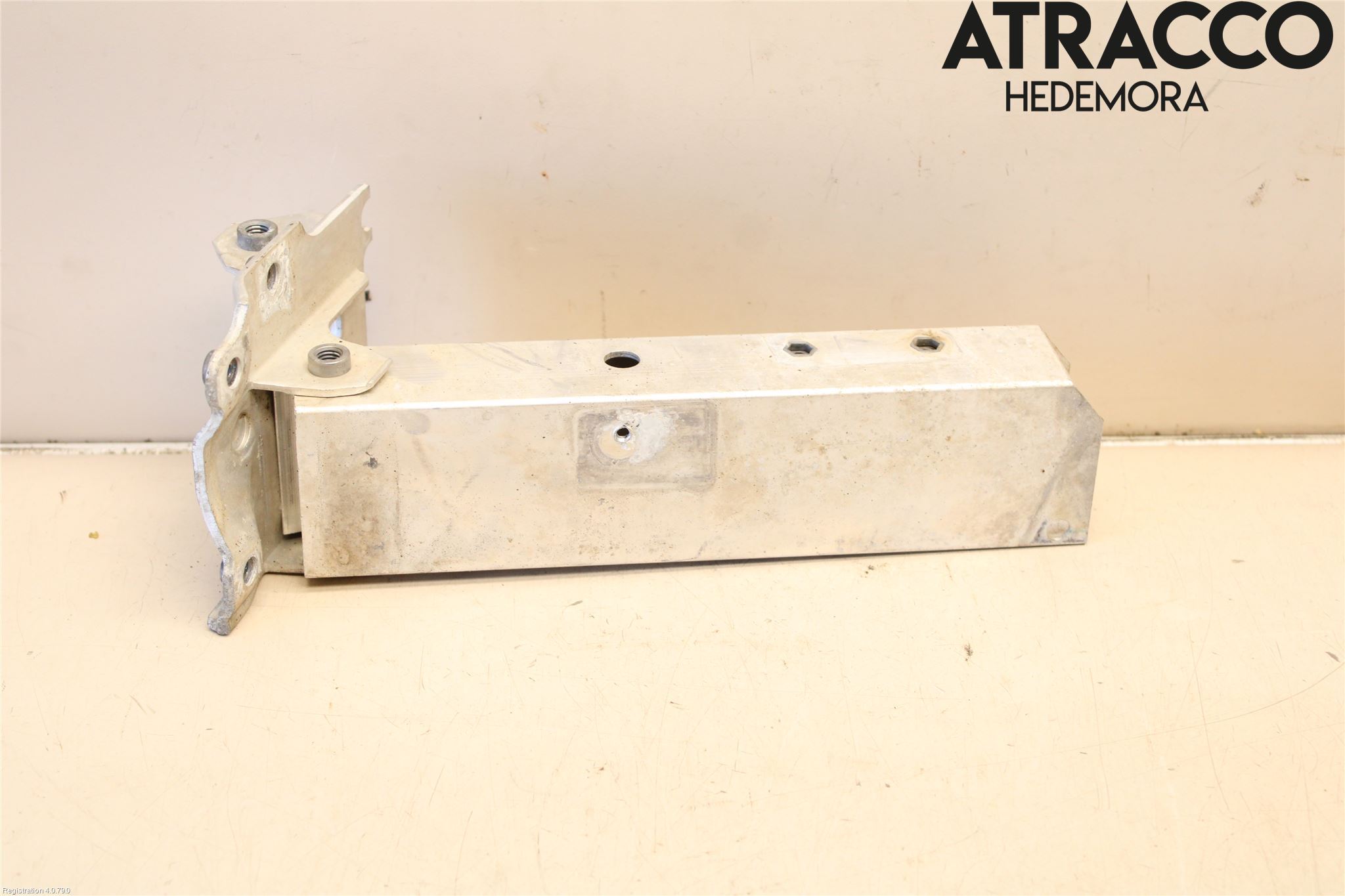 BMW 5 F10/F11/F18 09-17 Stötfångarbärjärn Fram