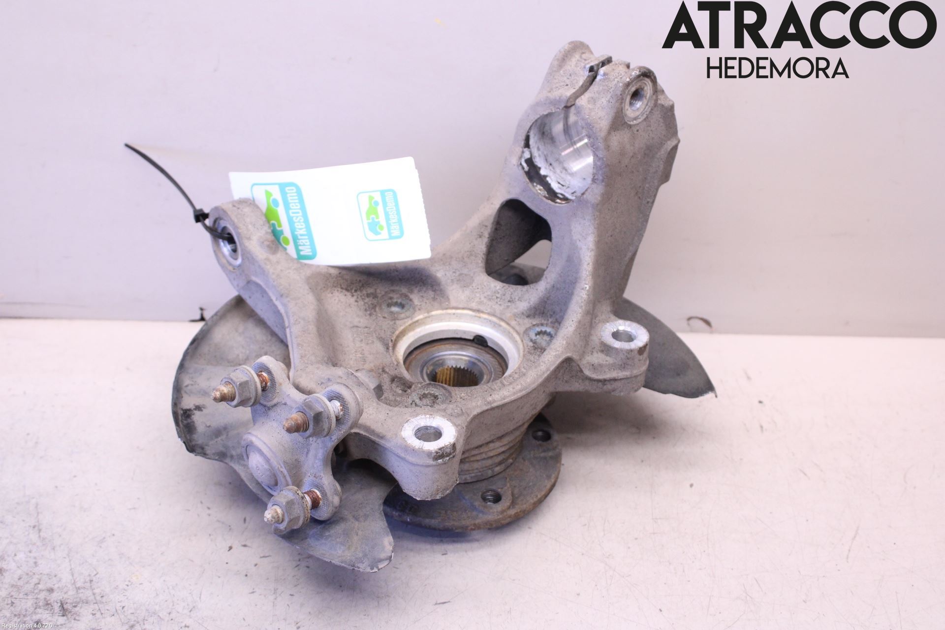 Skoda SUPERB 16-24 Styrspindel Lagerhus Vä