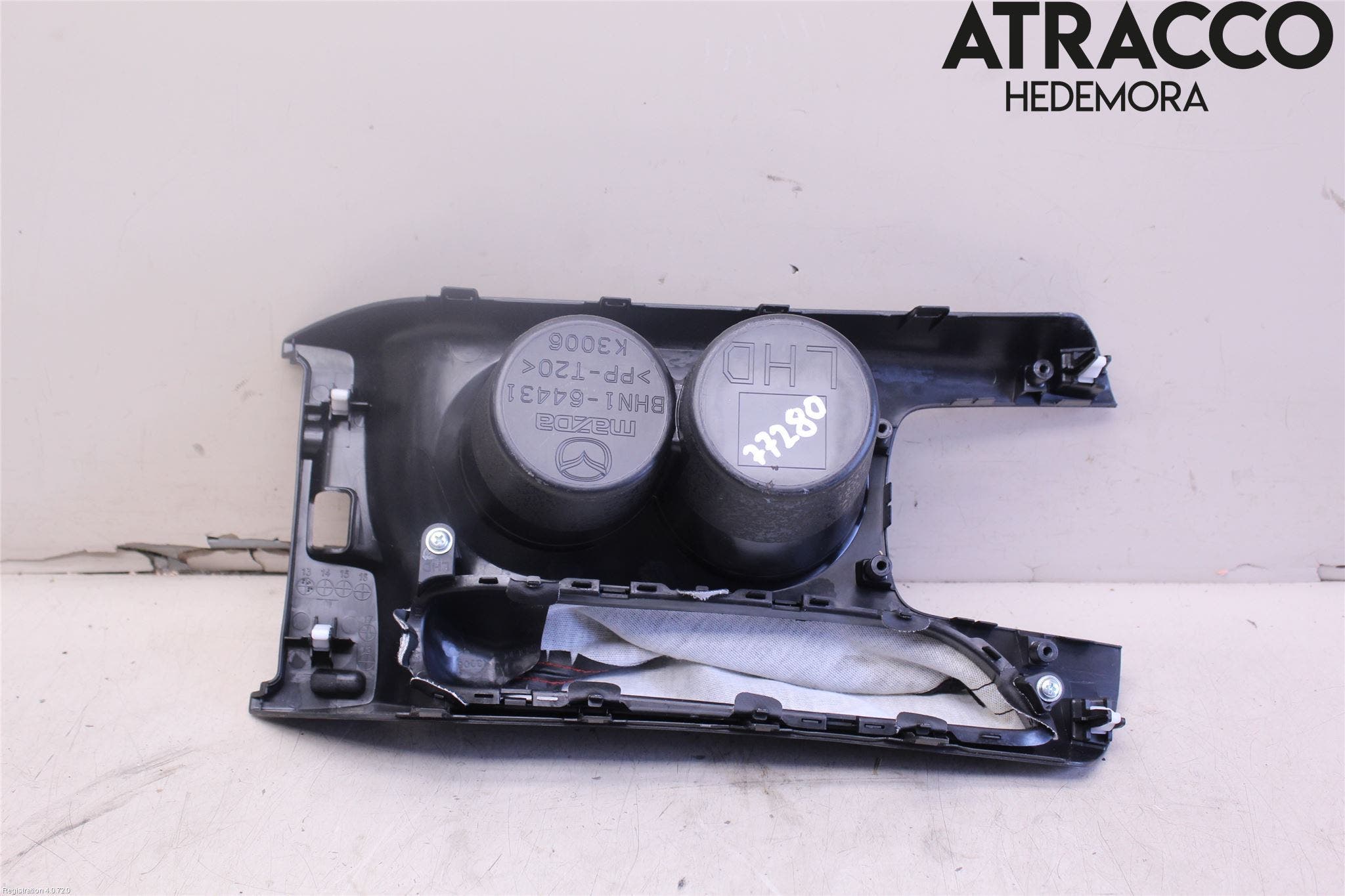 Mazda 3 III 14-19 Mugghållare