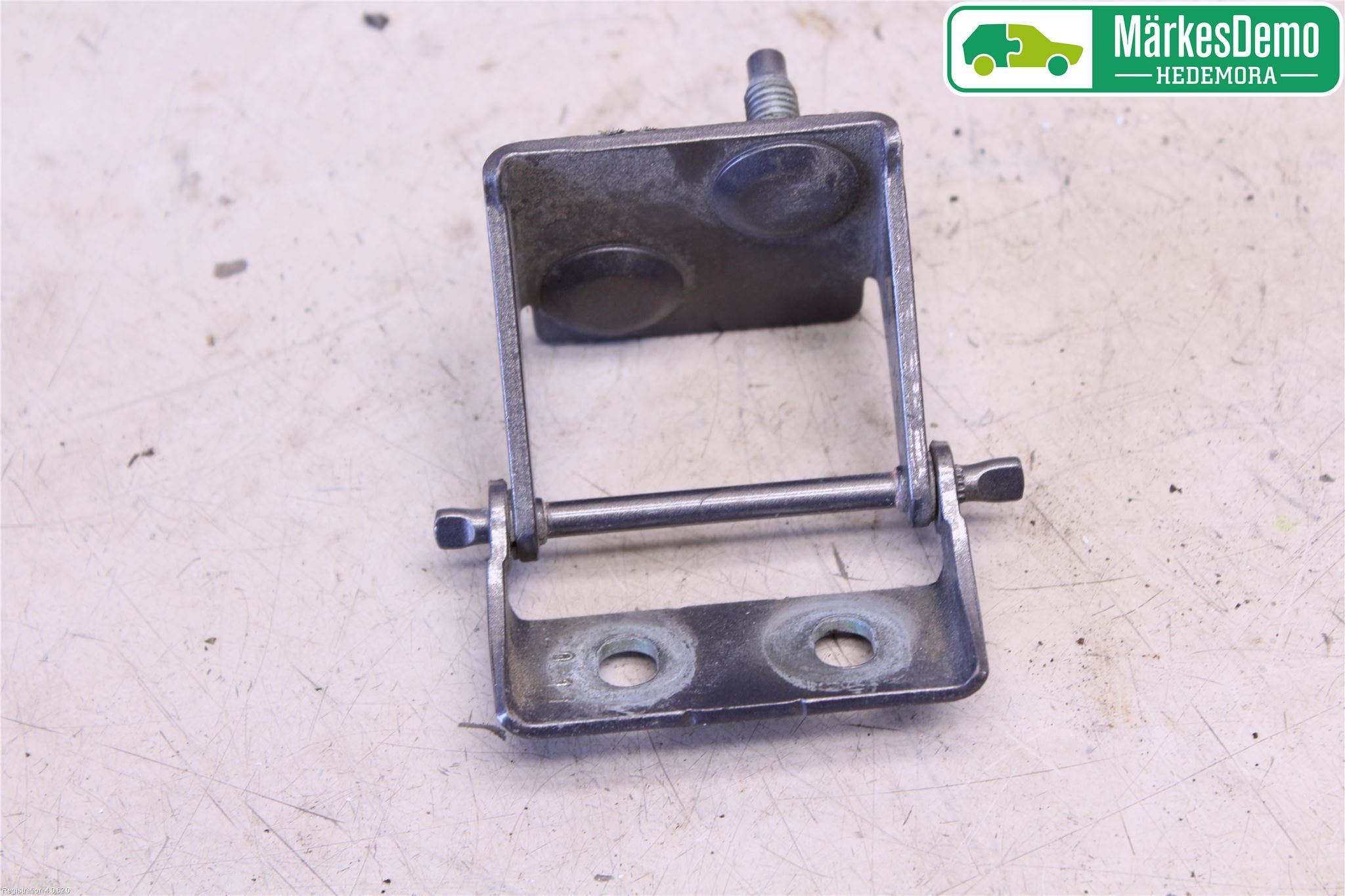 Ford FOCUS 11-14 Bakluckegångjärn Vä