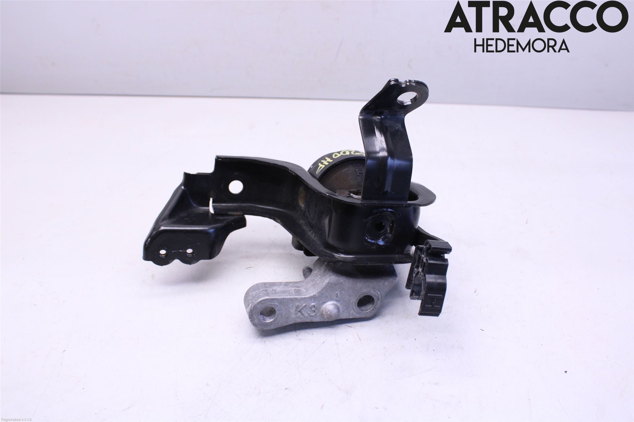 Toyota YARIS XP21 20- Motorfäste